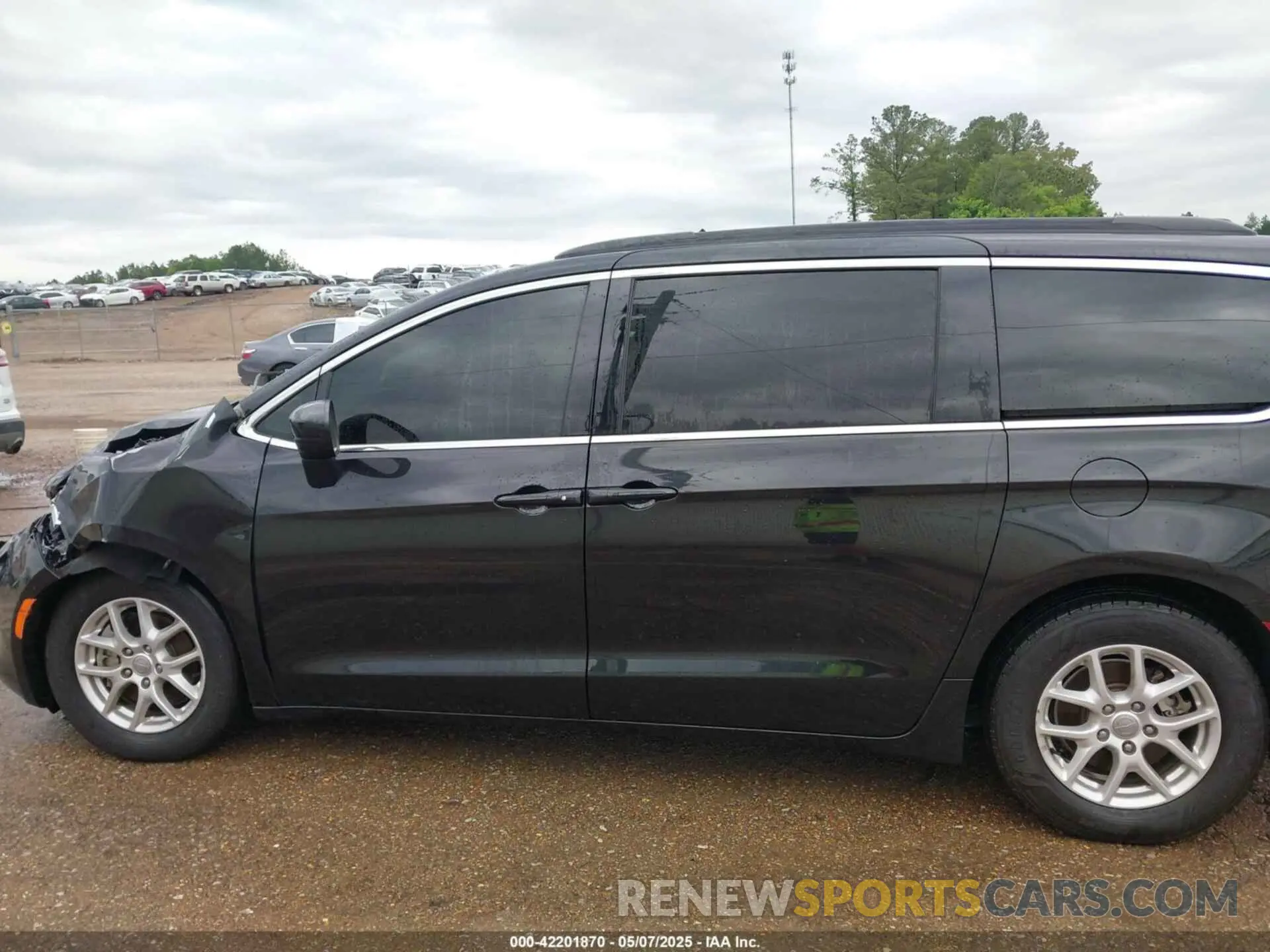 14 Photograph of a damaged car 2C4RC1DGXLR211860 CHRYSLER VOYAGER 2020