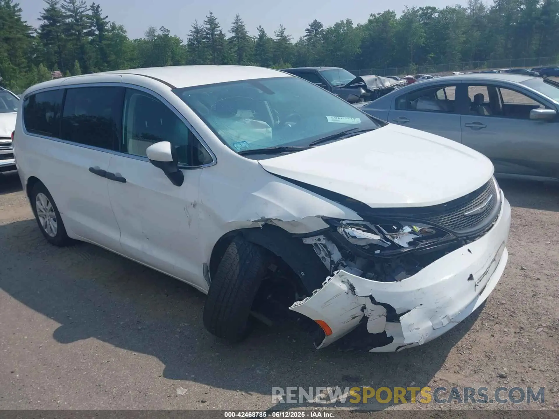 1 Photograph of a damaged car 2C4RC1AGXMR513154 CHRYSLER VOYAGER 2021