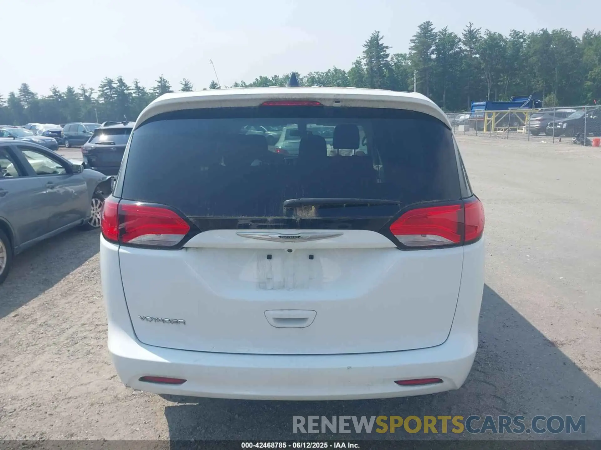 16 Photograph of a damaged car 2C4RC1AGXMR513154 CHRYSLER VOYAGER 2021