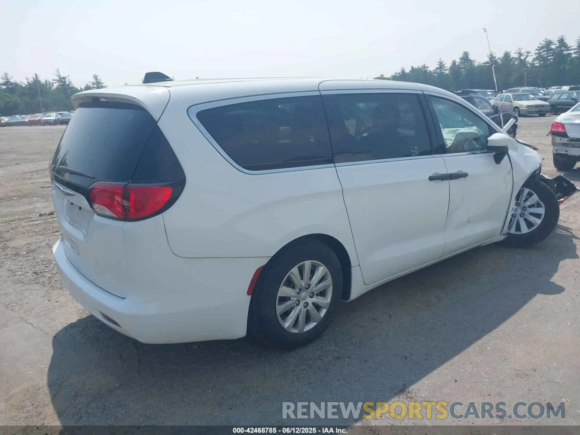 4 Photograph of a damaged car 2C4RC1AGXMR513154 CHRYSLER VOYAGER 2021