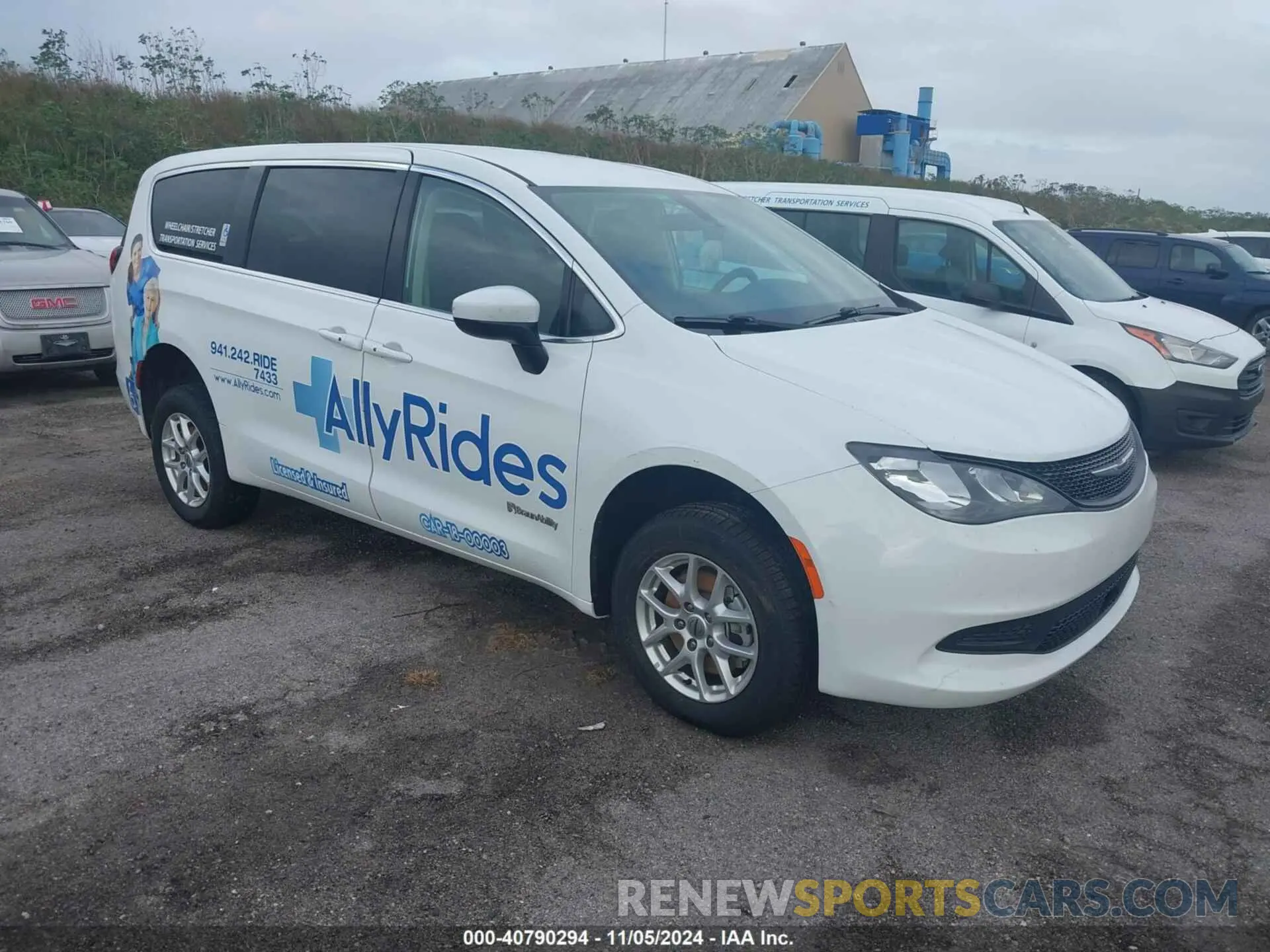 1 Photograph of a damaged car 2C4RC1CG1MR605203 CHRYSLER VOYAGER 2021