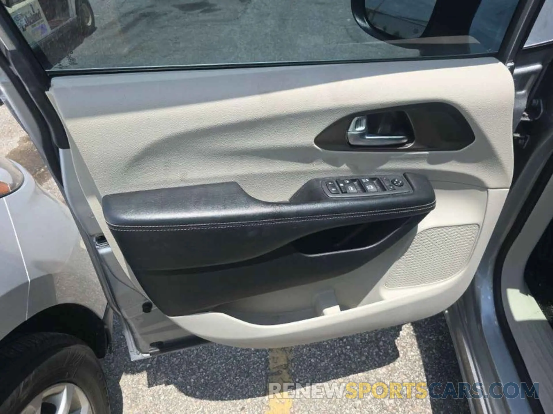 15 Photograph of a damaged car 2C4RC1CG5MR577549 CHRYSLER VOYAGER 2021