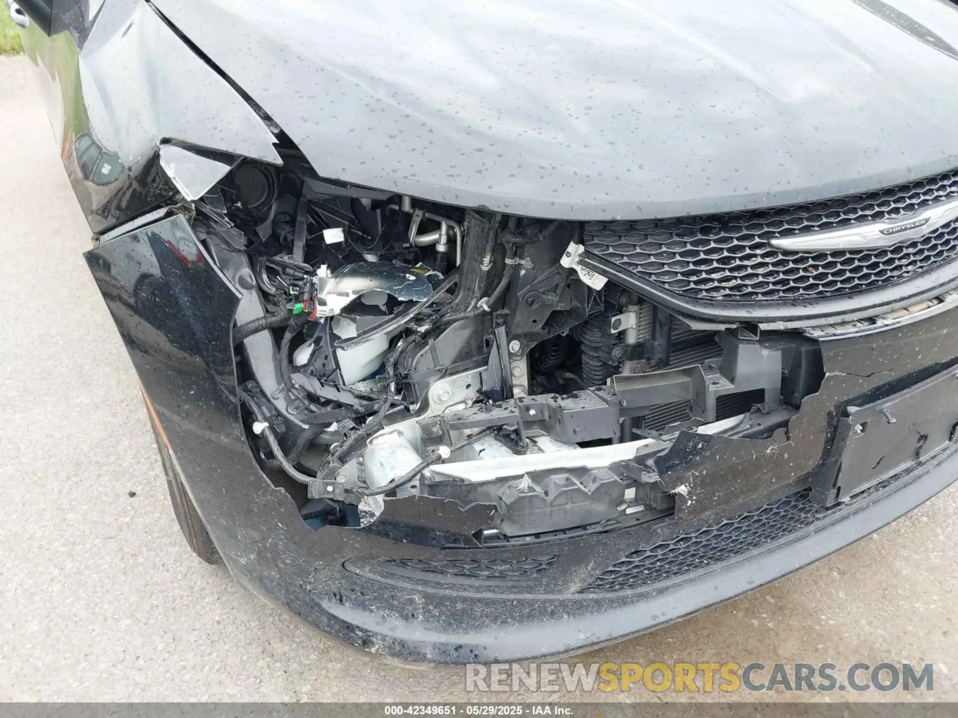 6 Photograph of a damaged car 2C4RC1CG6MR575177 CHRYSLER VOYAGER 2021