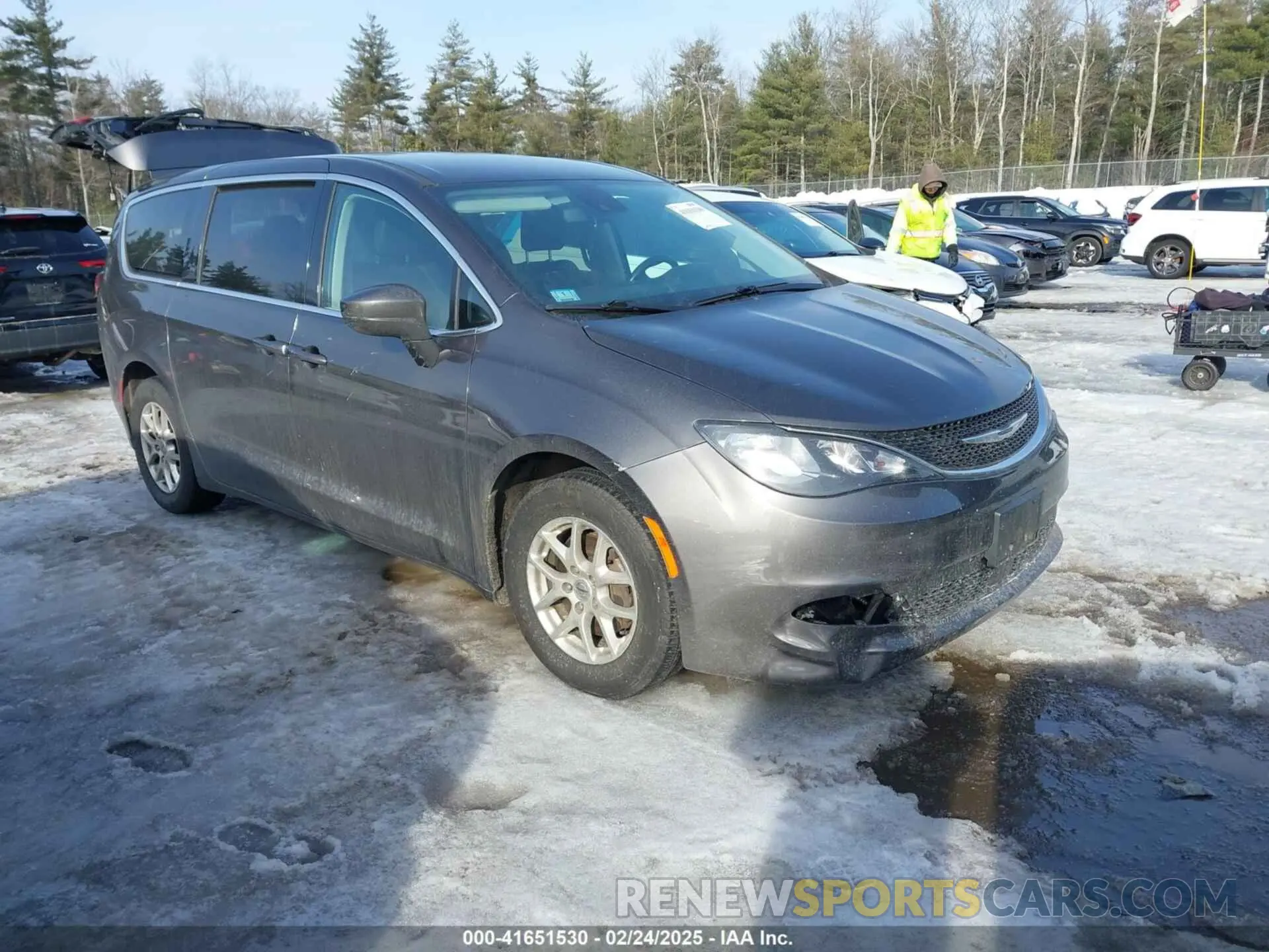 1 Photograph of a damaged car 2C4RC1CG7MR503825 CHRYSLER VOYAGER 2021