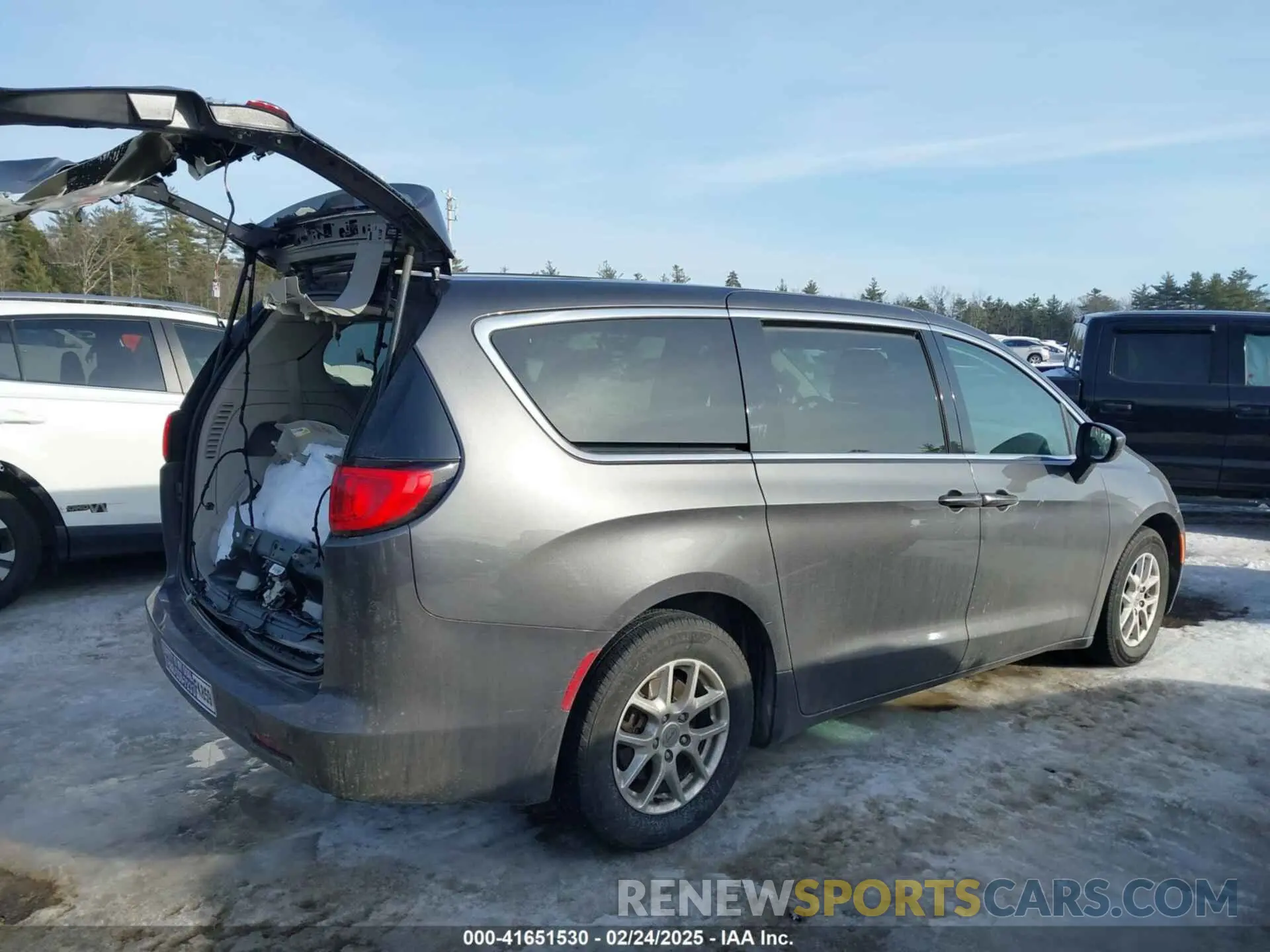12 Photograph of a damaged car 2C4RC1CG7MR503825 CHRYSLER VOYAGER 2021