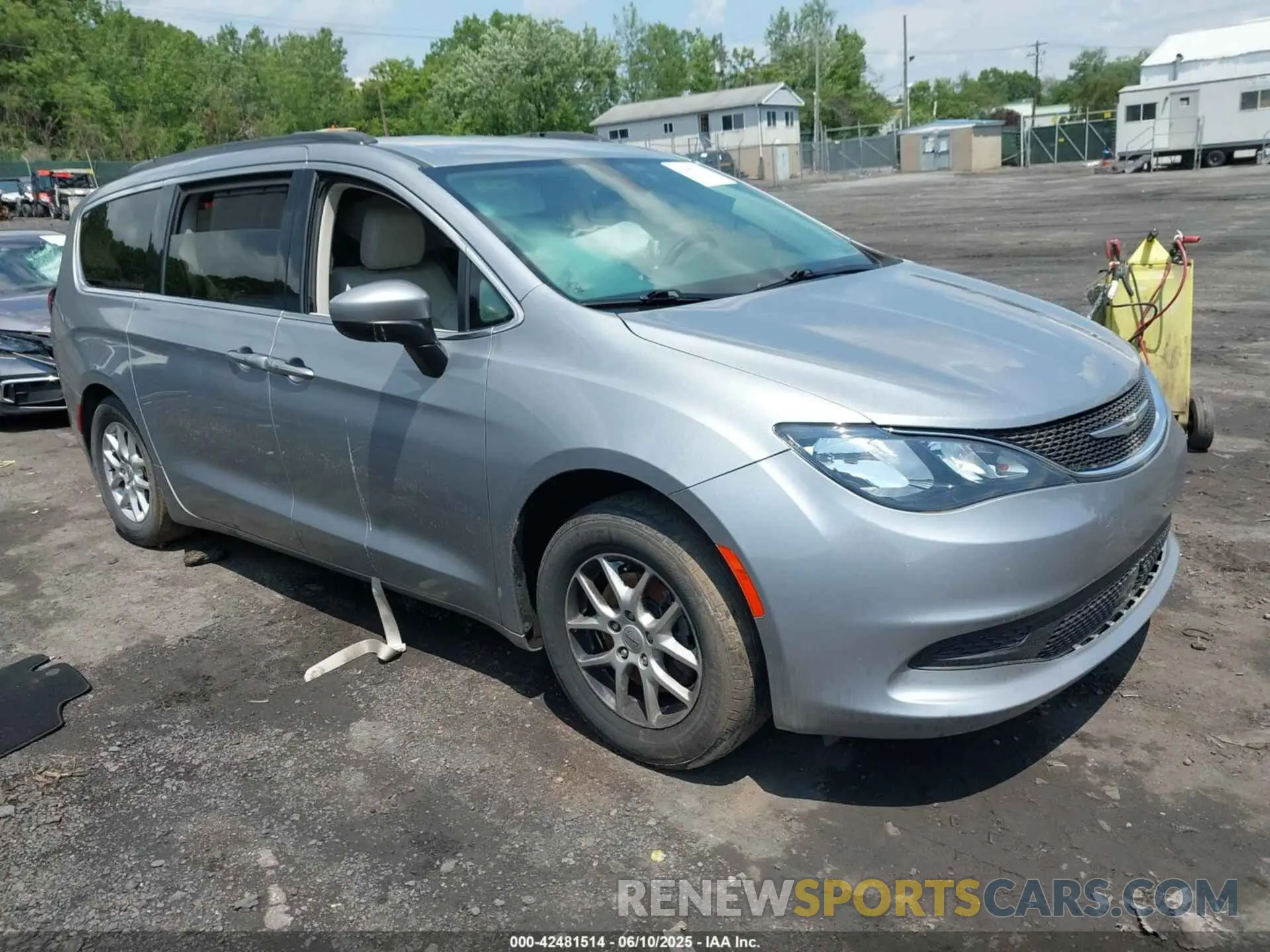 1 Photograph of a damaged car 2C4RC1DG0MR569650 CHRYSLER VOYAGER 2021