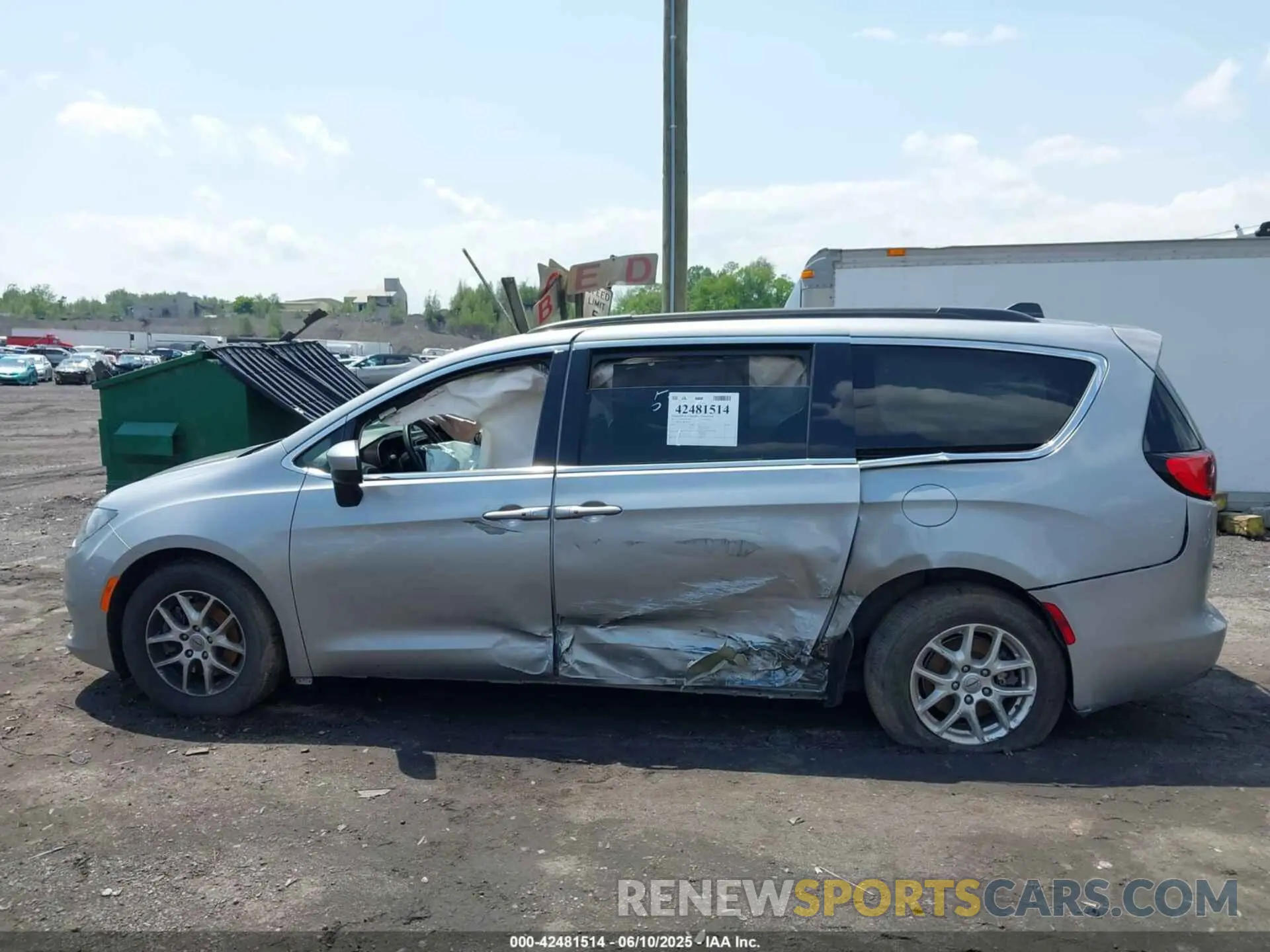 13 Photograph of a damaged car 2C4RC1DG0MR569650 CHRYSLER VOYAGER 2021