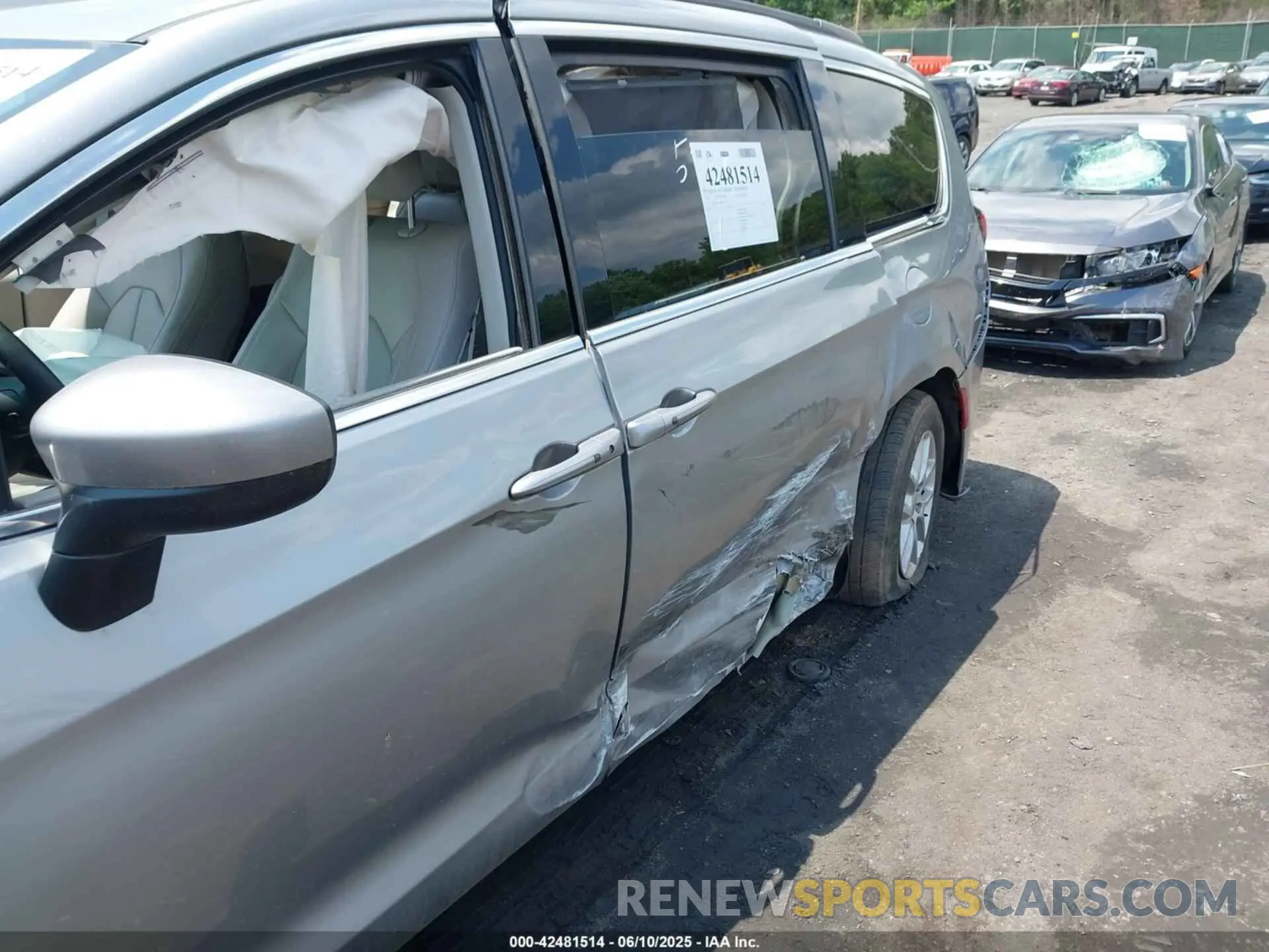 6 Photograph of a damaged car 2C4RC1DG0MR569650 CHRYSLER VOYAGER 2021