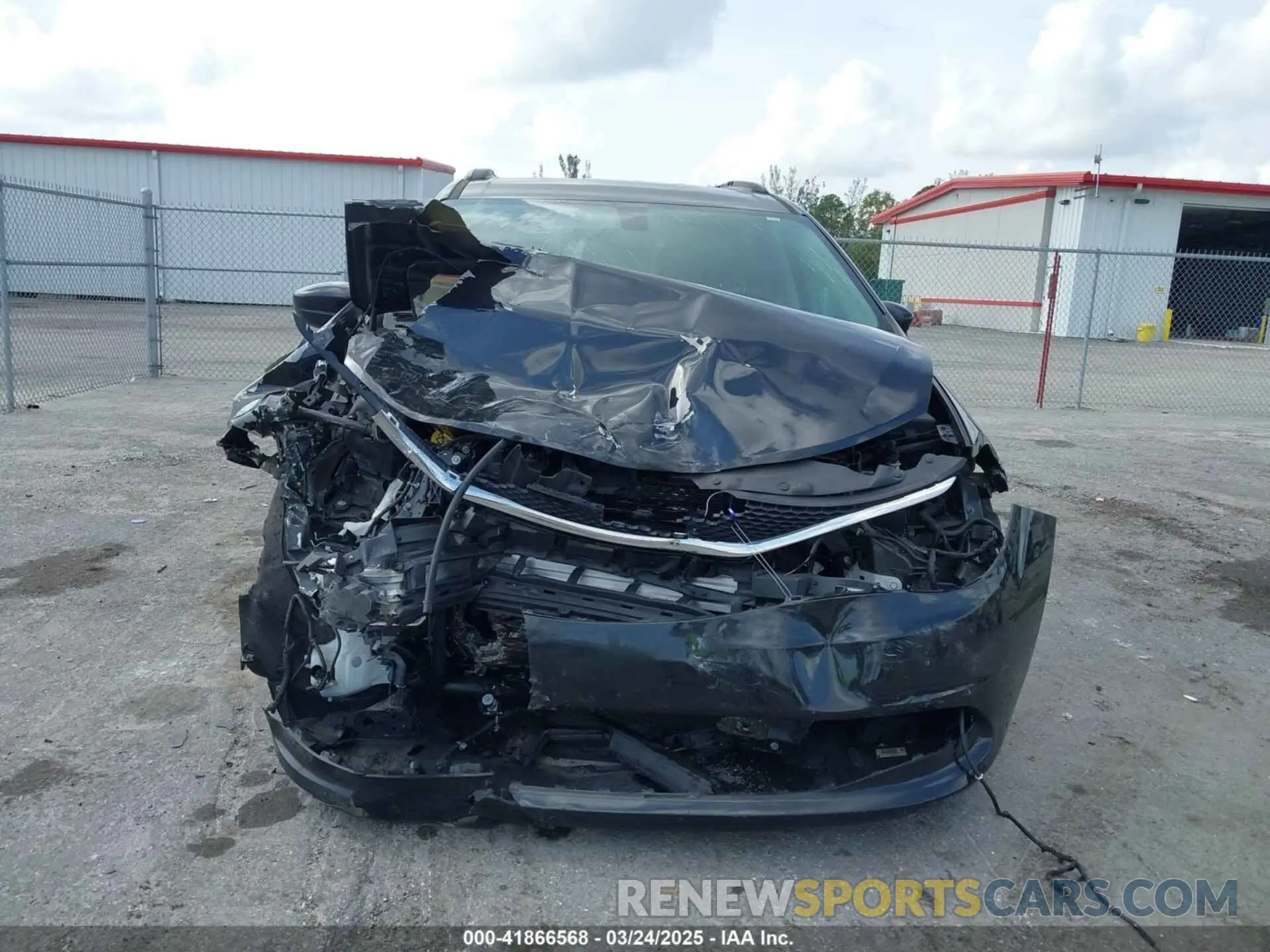 13 Photograph of a damaged car 2C4RC1DG1MR515709 CHRYSLER VOYAGER 2021