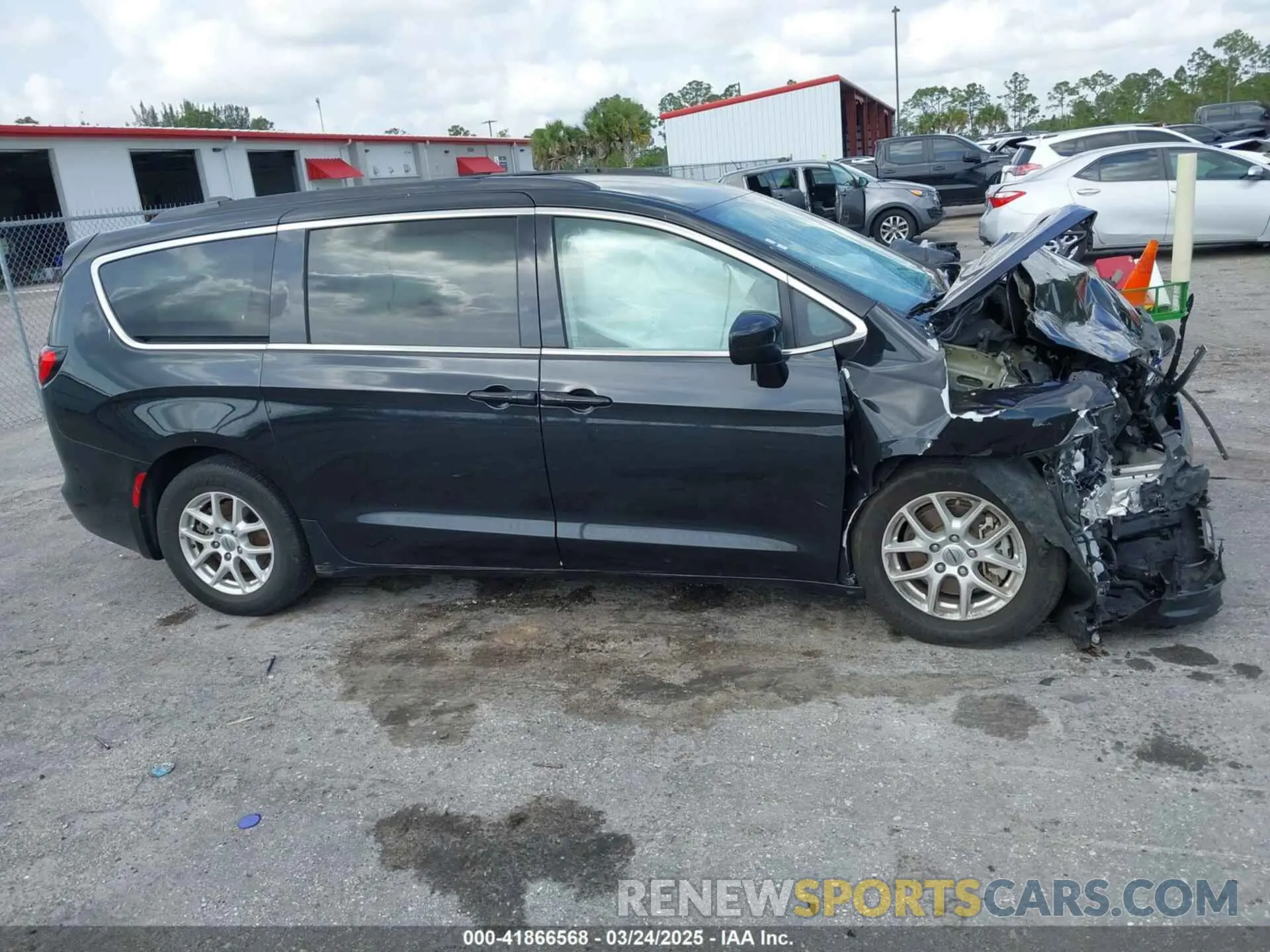 14 Photograph of a damaged car 2C4RC1DG1MR515709 CHRYSLER VOYAGER 2021