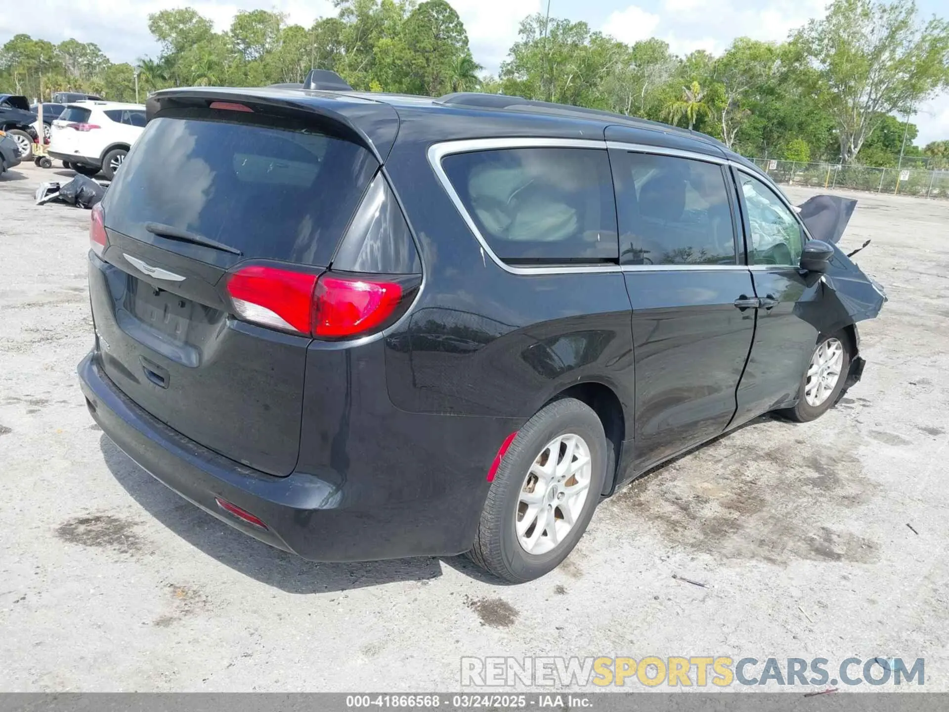 4 Photograph of a damaged car 2C4RC1DG1MR515709 CHRYSLER VOYAGER 2021