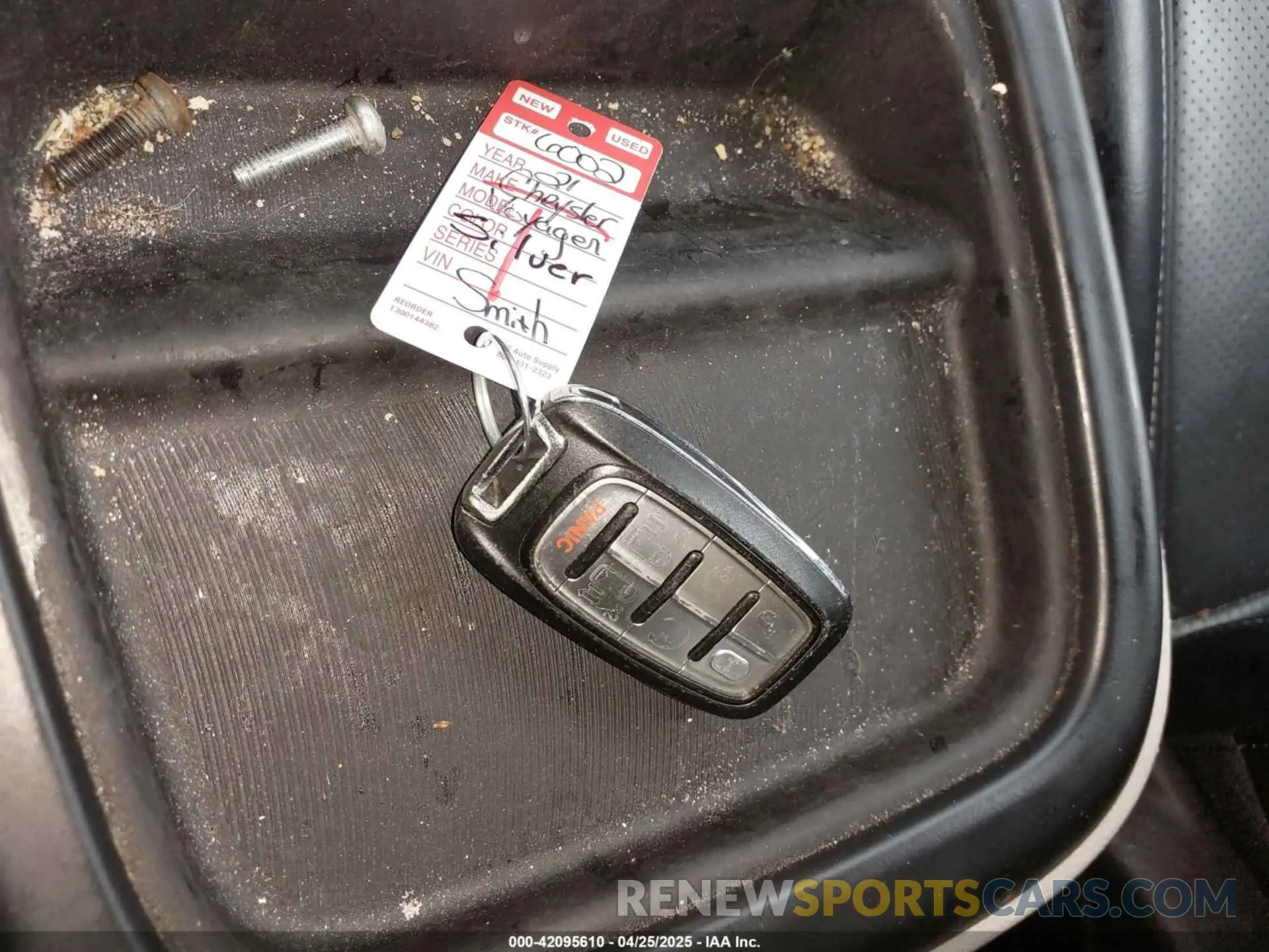 11 Photograph of a damaged car 2C4RC1DG1MR516827 CHRYSLER VOYAGER 2021