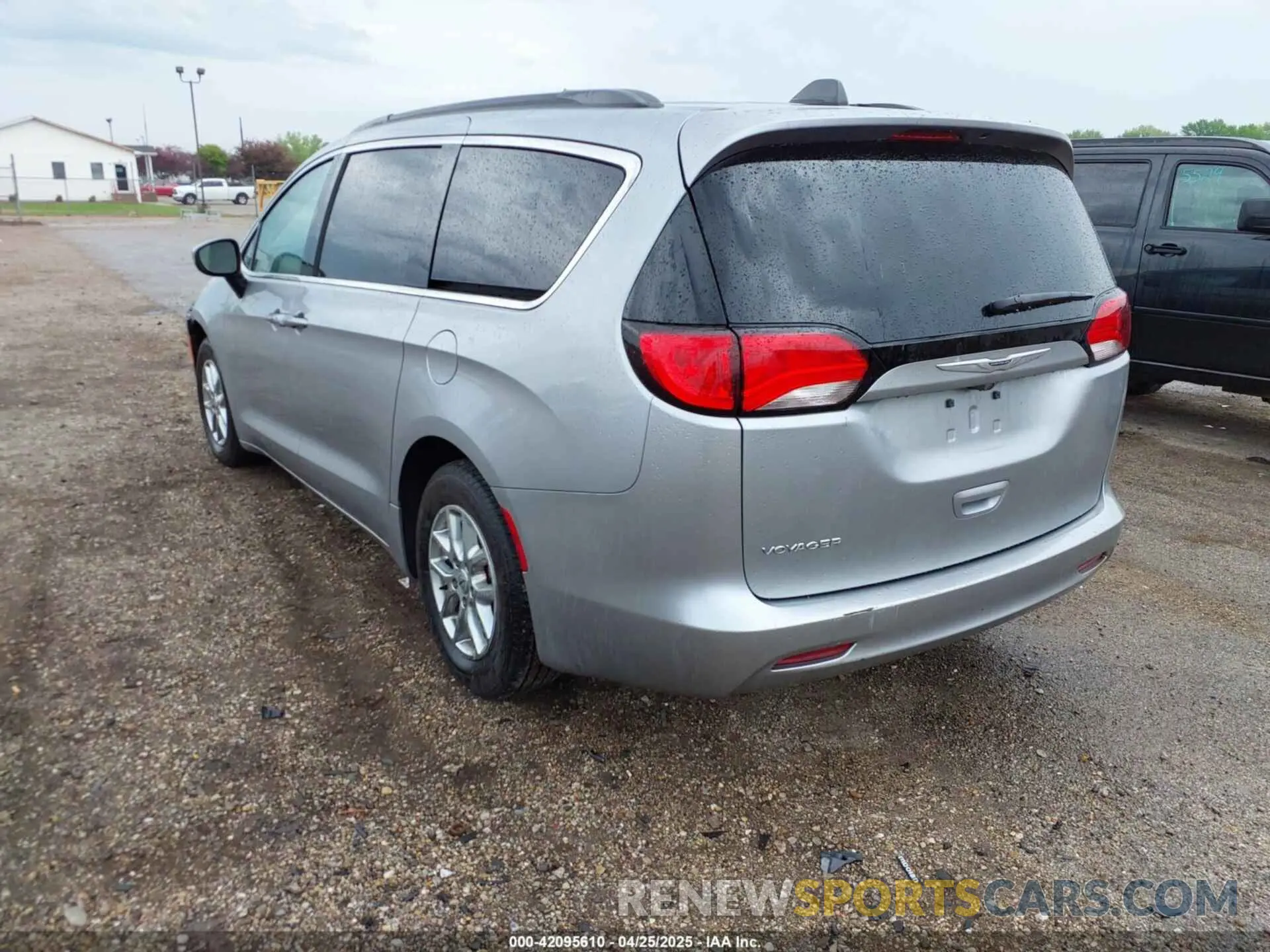 3 Photograph of a damaged car 2C4RC1DG1MR516827 CHRYSLER VOYAGER 2021