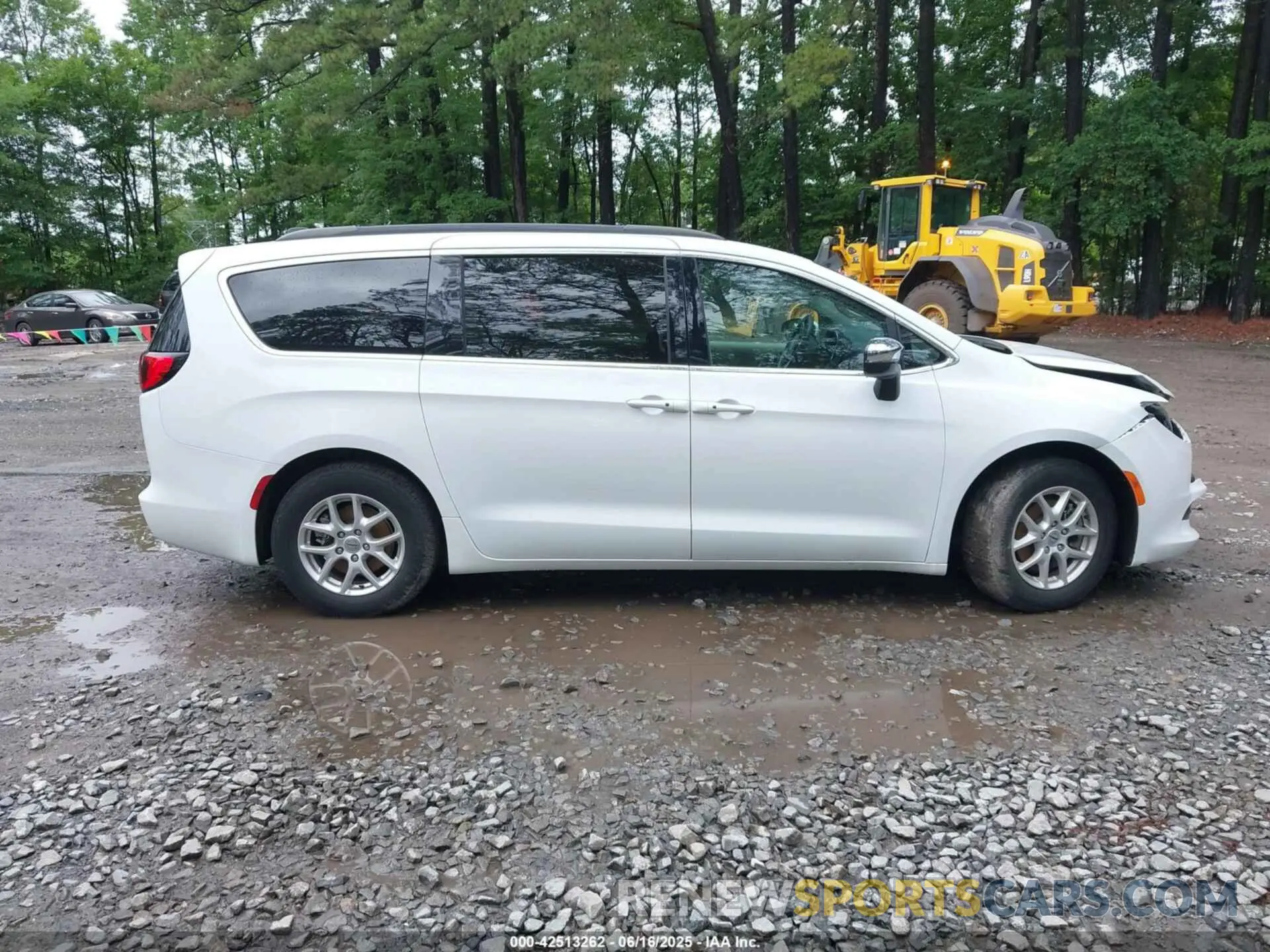 12 Photograph of a damaged car 2C4RC1DG2MR503083 CHRYSLER VOYAGER 2021
