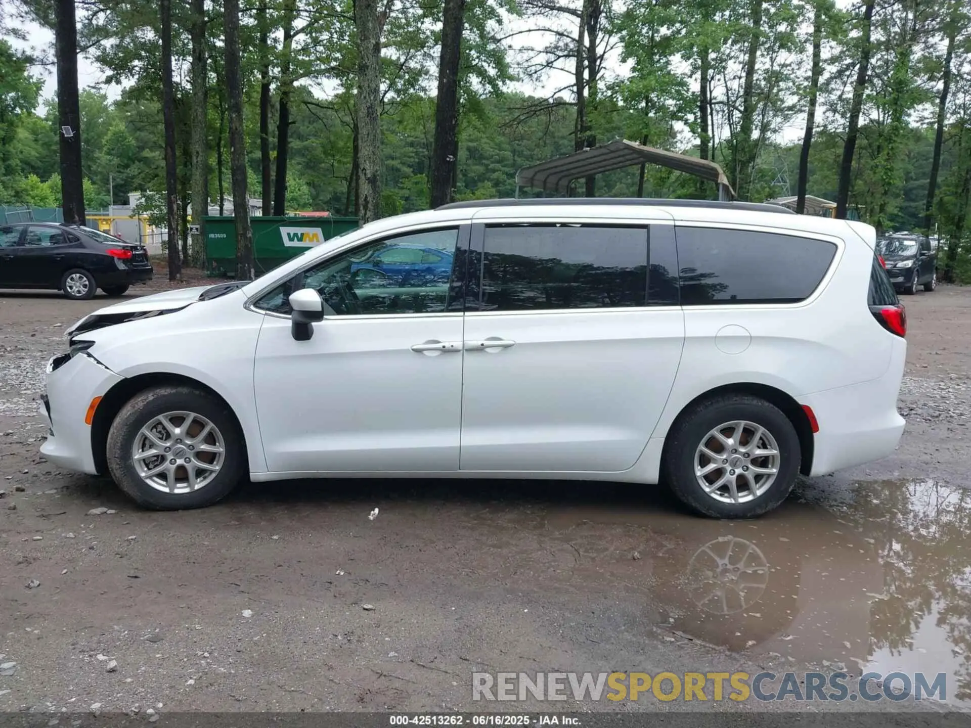 13 Photograph of a damaged car 2C4RC1DG2MR503083 CHRYSLER VOYAGER 2021