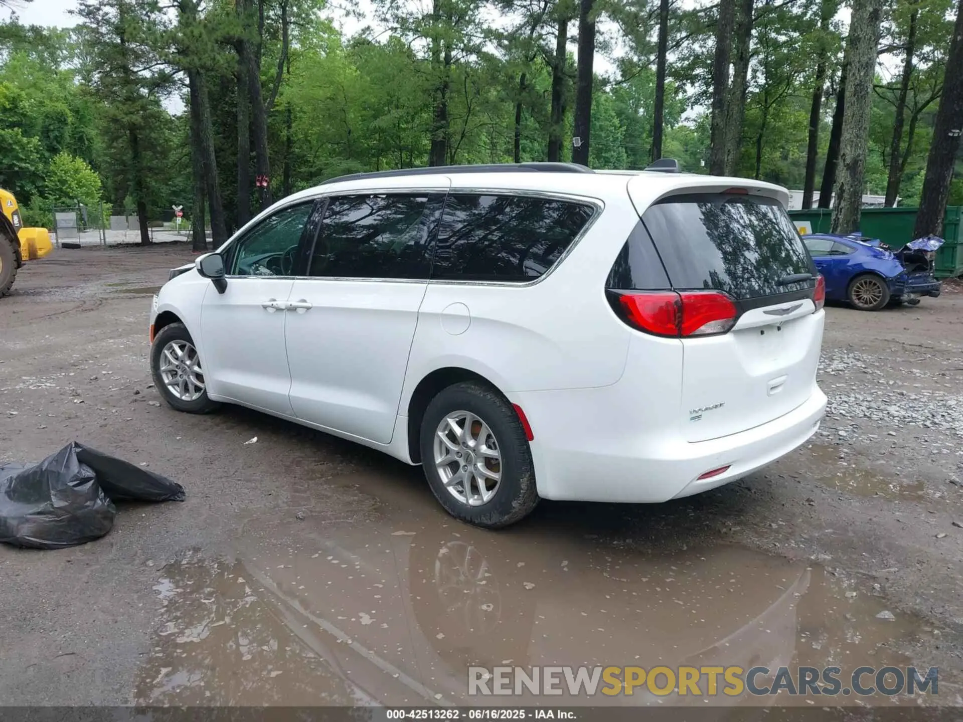 3 Photograph of a damaged car 2C4RC1DG2MR503083 CHRYSLER VOYAGER 2021