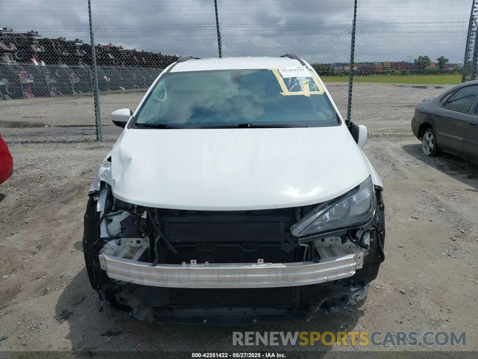 12 Photograph of a damaged car 2C4RC1DG2MR504489 CHRYSLER VOYAGER 2021