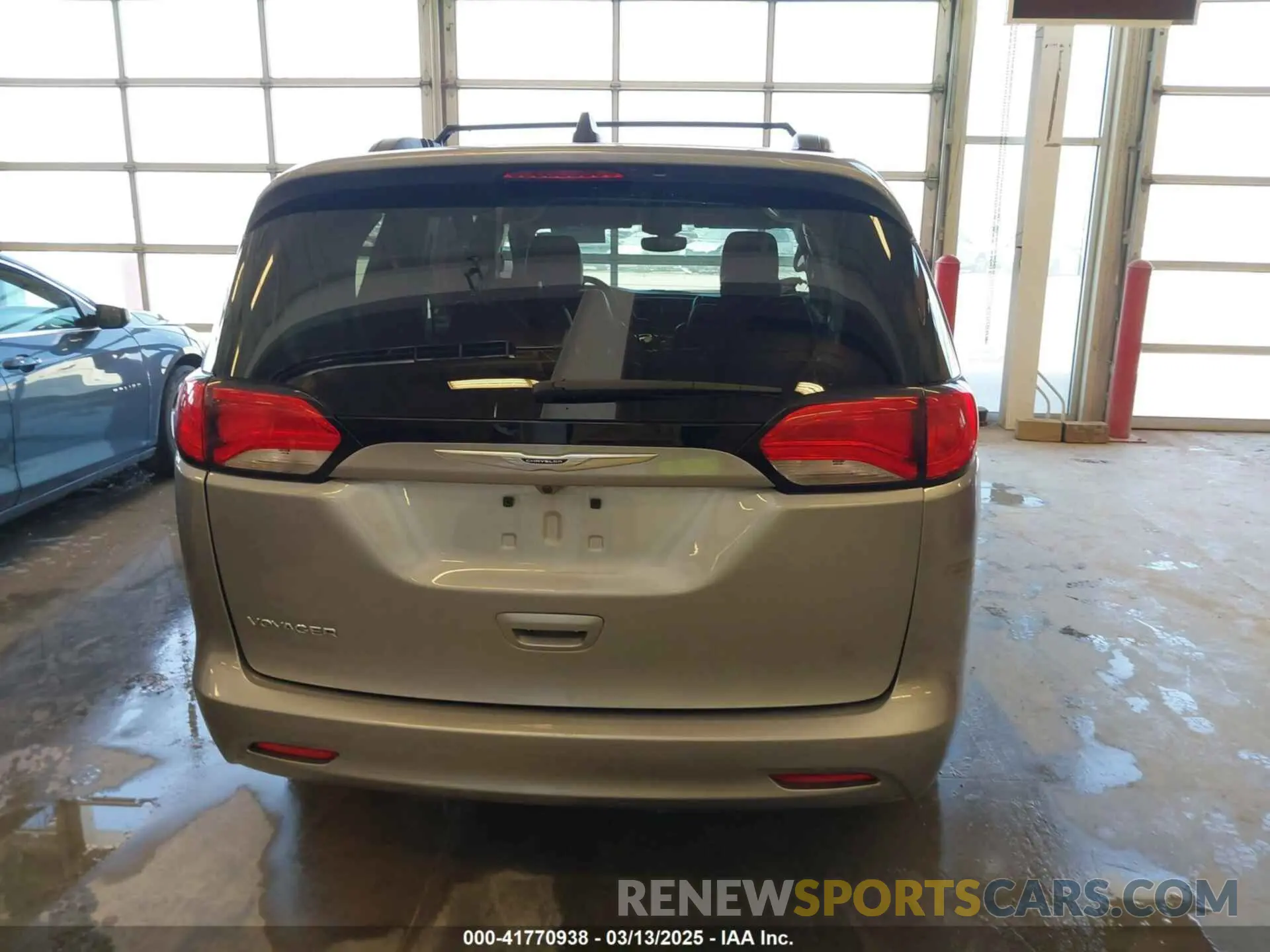 16 Photograph of a damaged car 2C4RC1DG2MR506453 CHRYSLER VOYAGER 2021