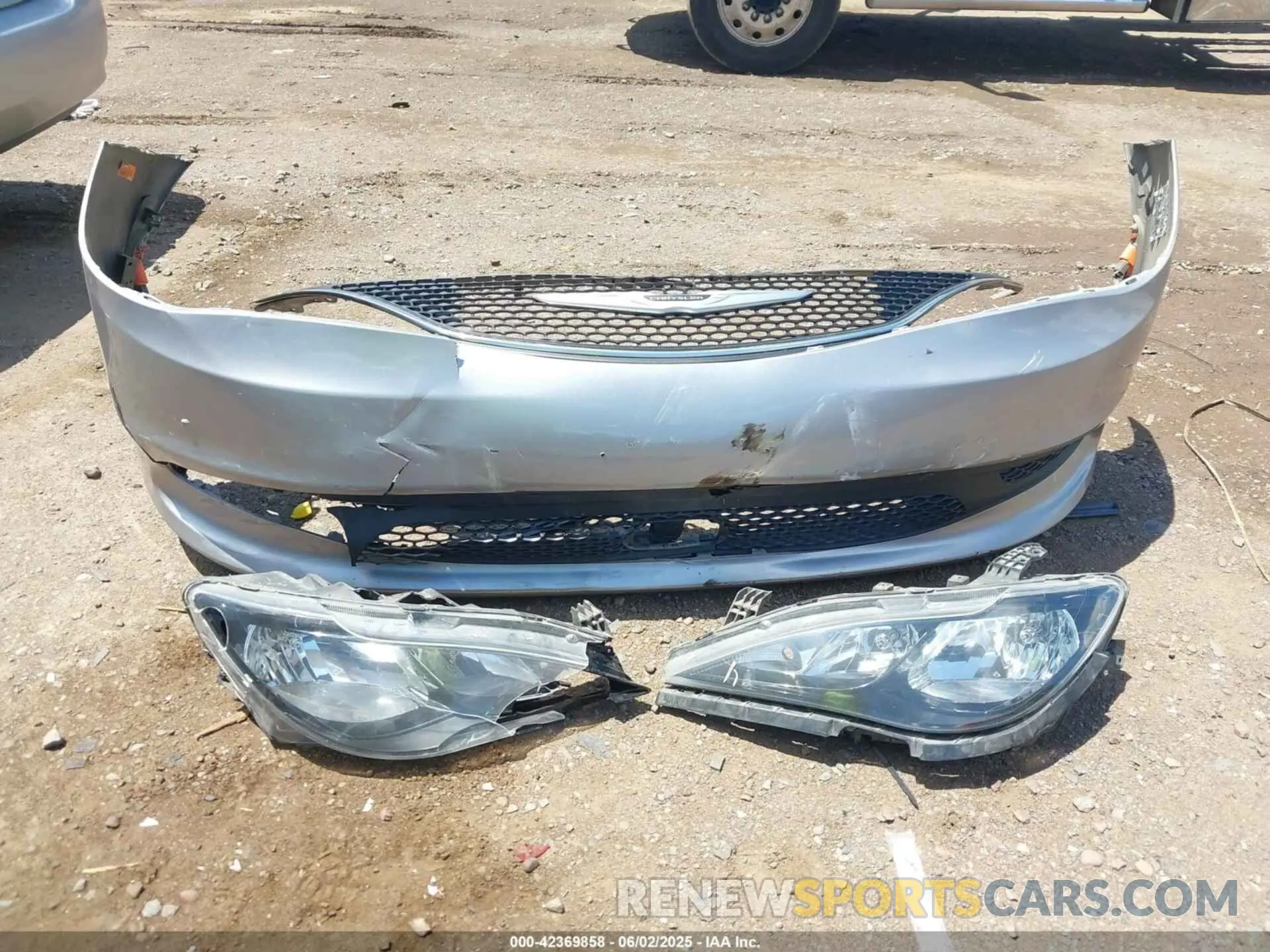 12 Photograph of a damaged car 2C4RC1DG2MR517002 CHRYSLER VOYAGER 2021