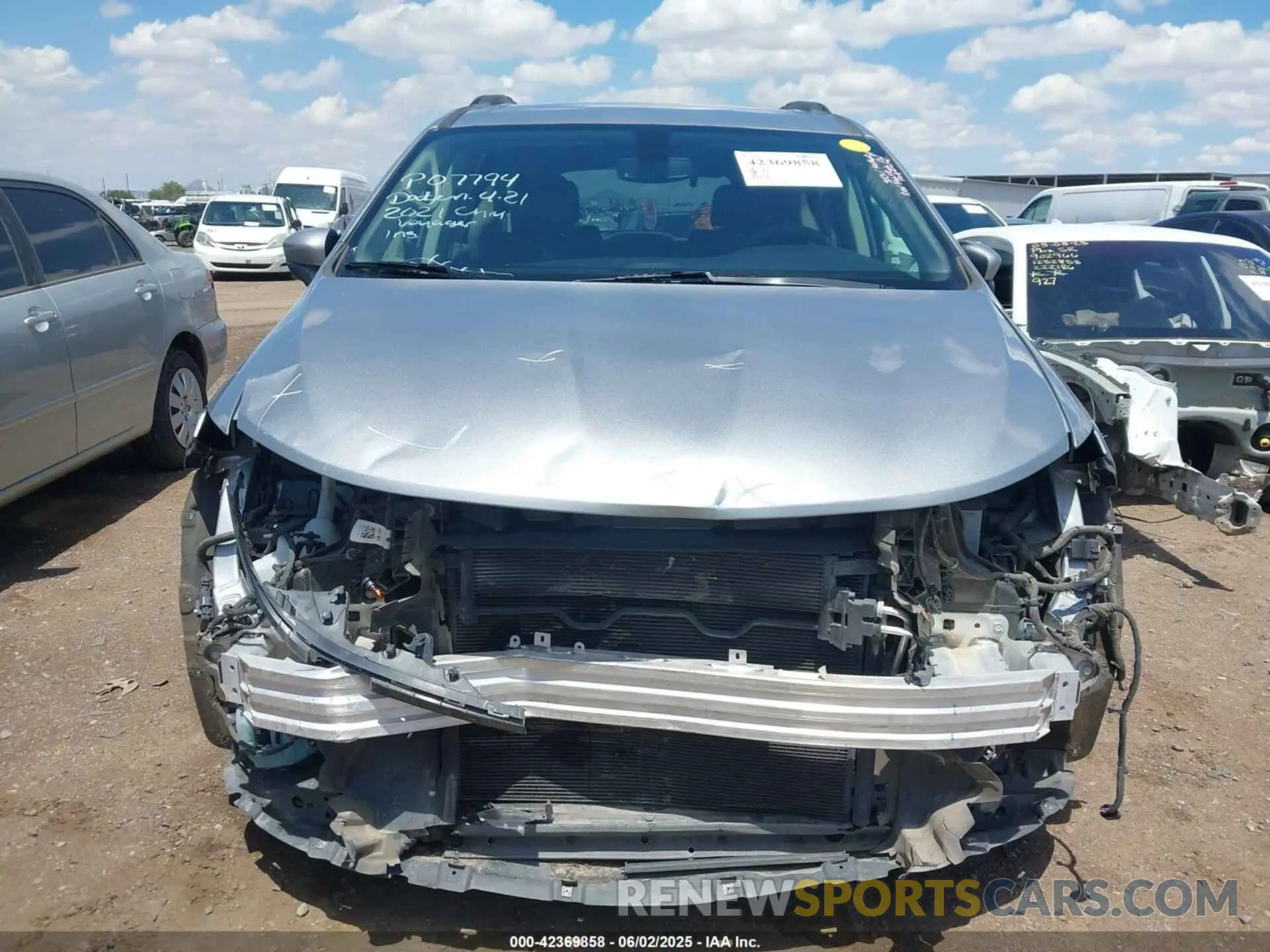 13 Photograph of a damaged car 2C4RC1DG2MR517002 CHRYSLER VOYAGER 2021