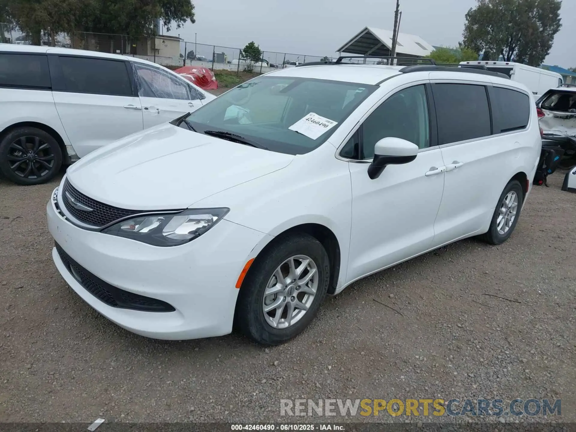 2 Photograph of a damaged car 2C4RC1DG2MR528307 CHRYSLER VOYAGER 2021