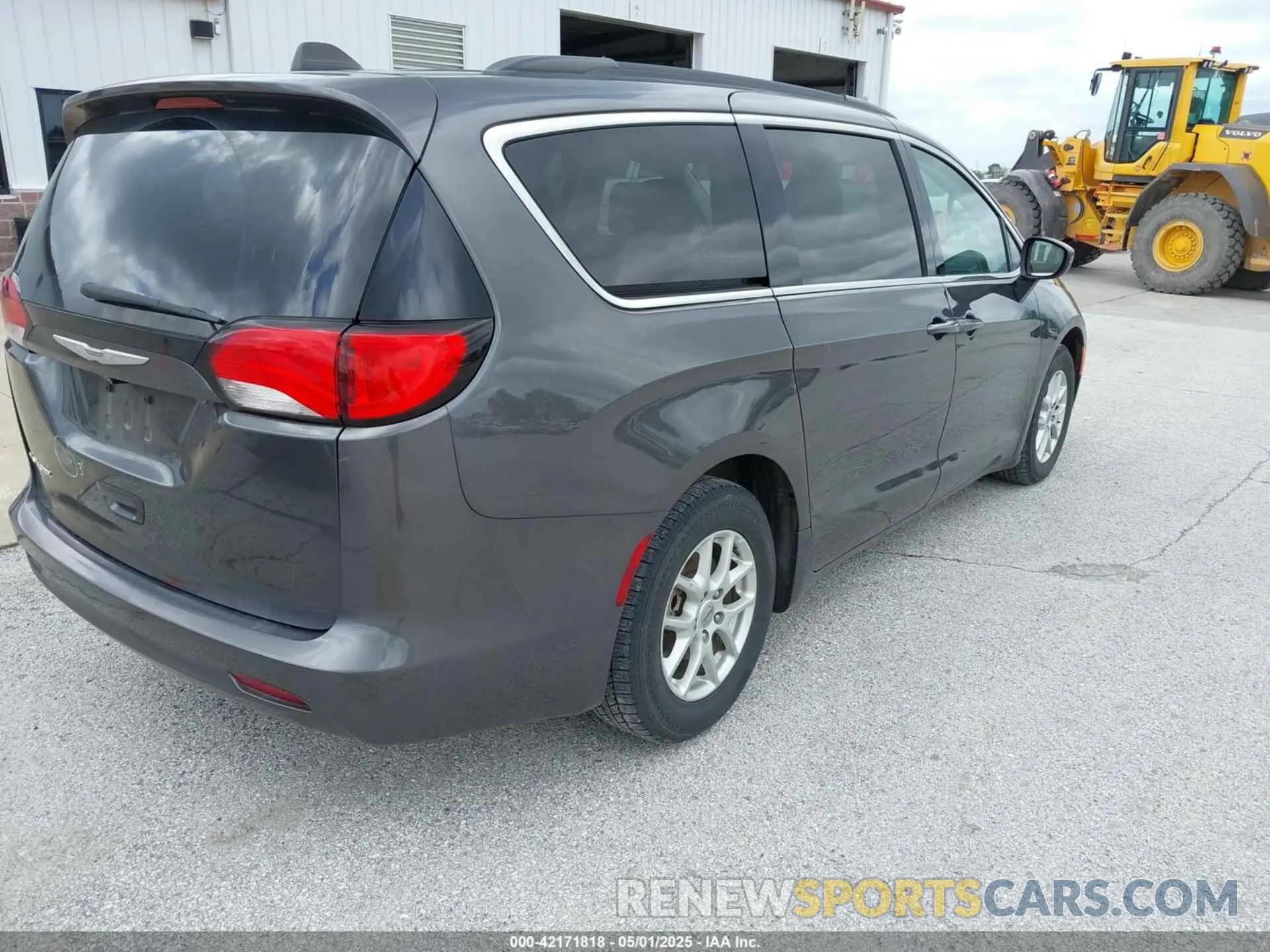 4 Photograph of a damaged car 2C4RC1DG2MR542658 CHRYSLER VOYAGER 2021