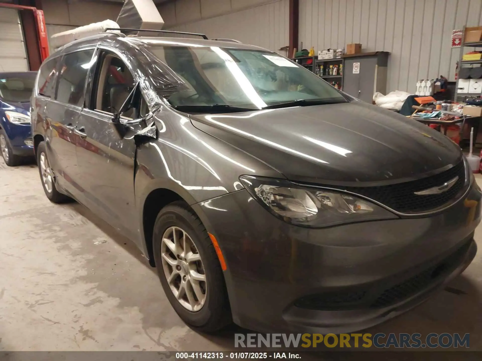 1 Photograph of a damaged car 2C4RC1DG2MR549853 CHRYSLER VOYAGER 2021