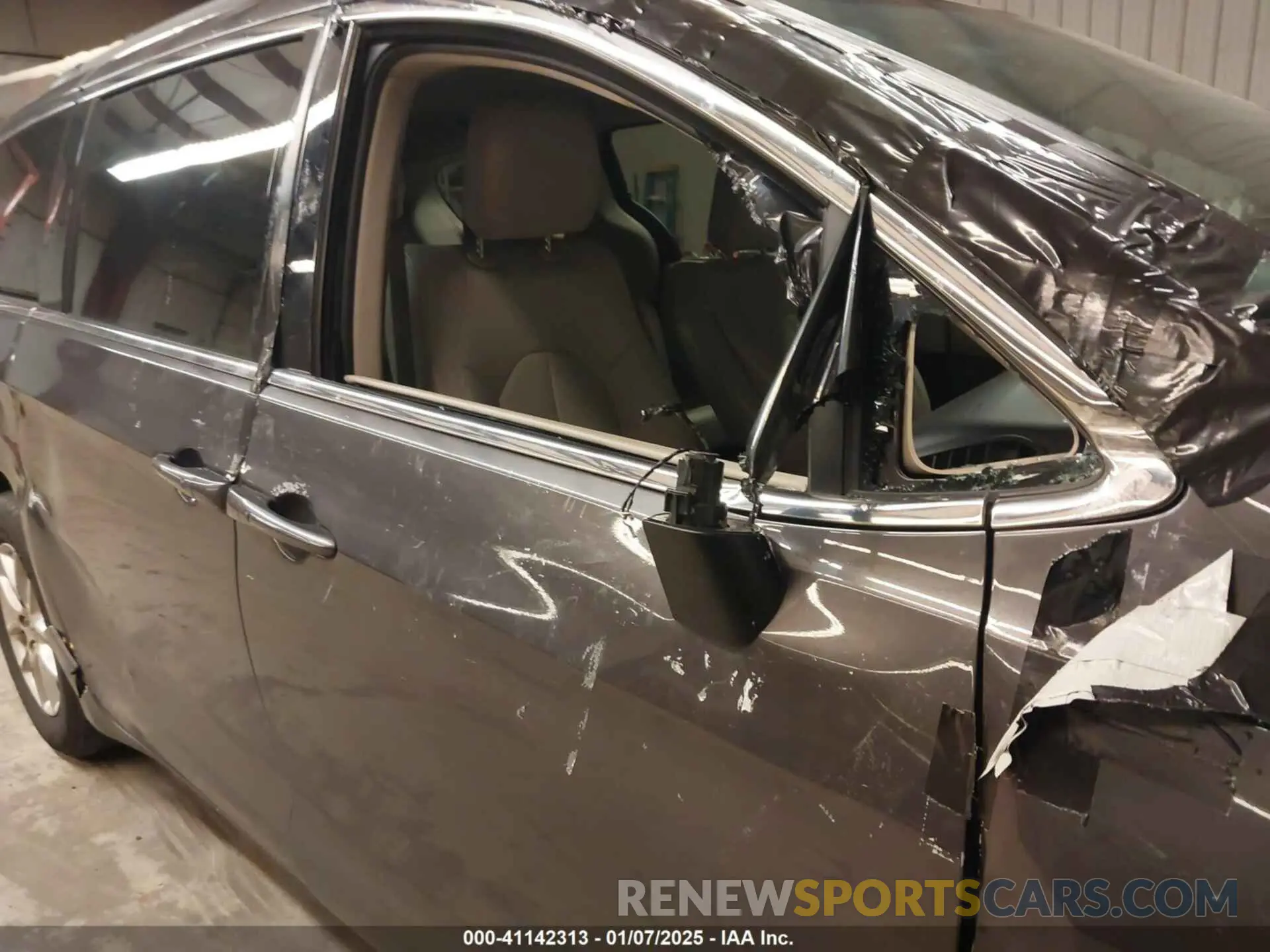 12 Photograph of a damaged car 2C4RC1DG2MR549853 CHRYSLER VOYAGER 2021