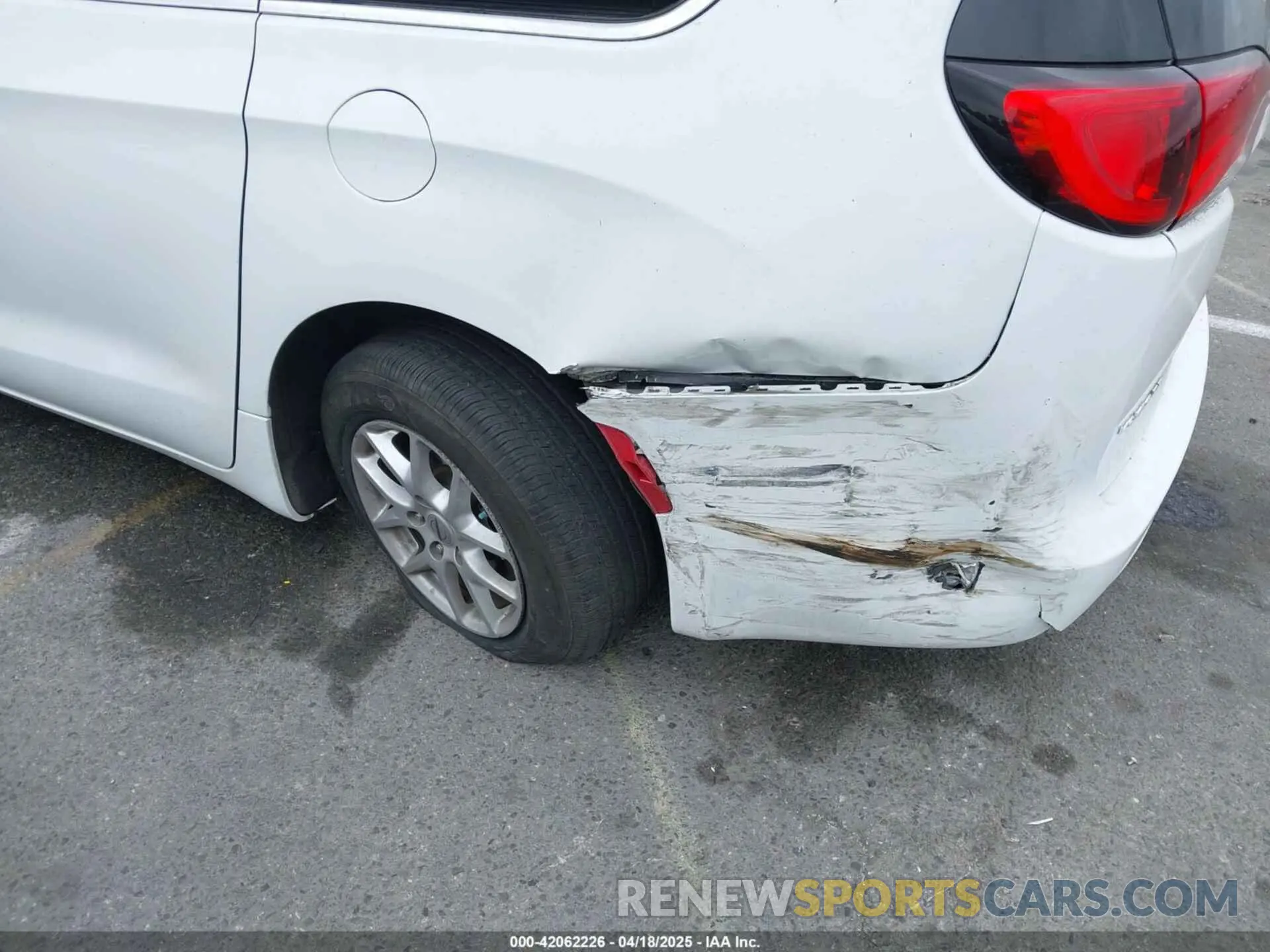 6 Photograph of a damaged car 2C4RC1DG2MR570735 CHRYSLER VOYAGER 2021