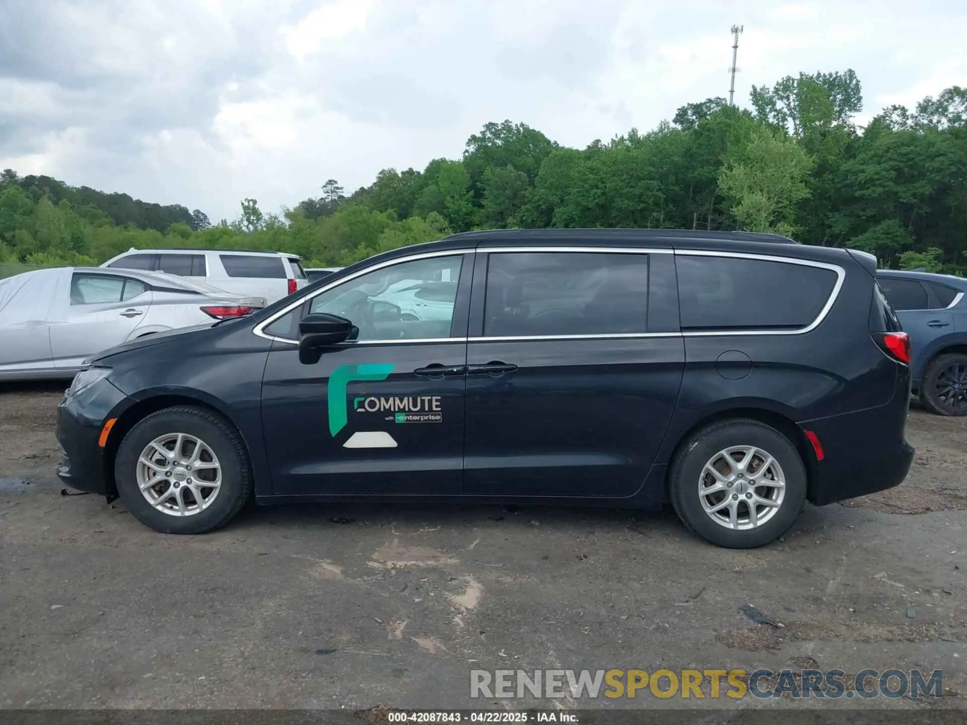 14 Photograph of a damaged car 2C4RC1DG3MR516831 CHRYSLER VOYAGER 2021