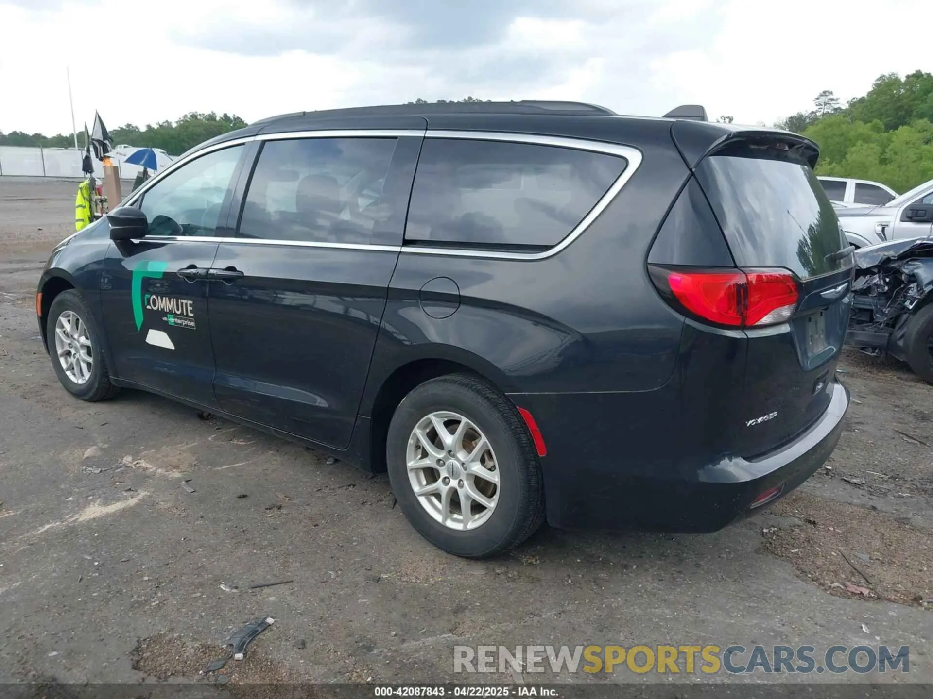 3 Photograph of a damaged car 2C4RC1DG3MR516831 CHRYSLER VOYAGER 2021