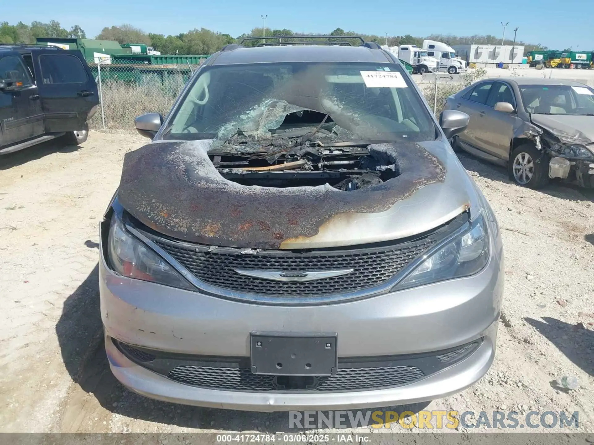 12 Photograph of a damaged car 2C4RC1DG3MR520653 CHRYSLER VOYAGER 2021
