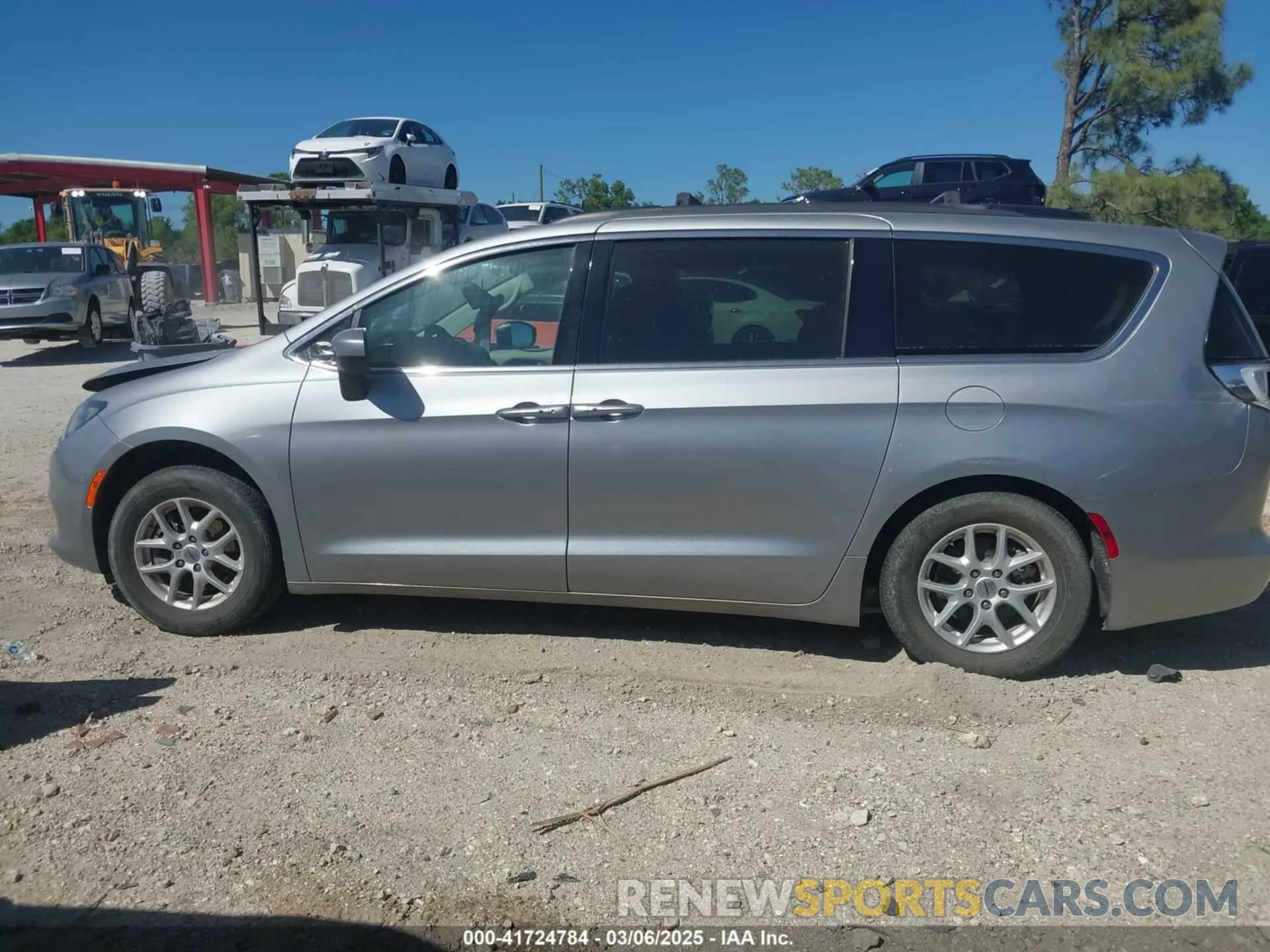 14 Photograph of a damaged car 2C4RC1DG3MR520653 CHRYSLER VOYAGER 2021