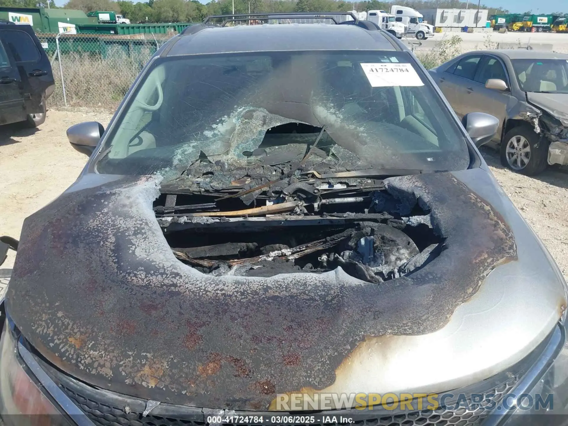 6 Photograph of a damaged car 2C4RC1DG3MR520653 CHRYSLER VOYAGER 2021