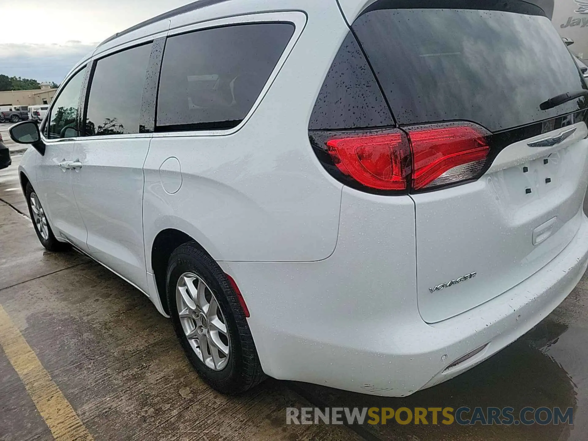 14 Photograph of a damaged car 2C4RC1DG3MR555063 CHRYSLER VOYAGER 2021