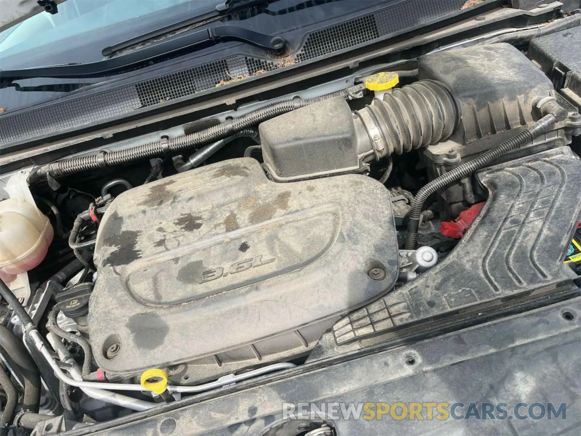 16 Photograph of a damaged car 2C4RC1DG3MR555063 CHRYSLER VOYAGER 2021