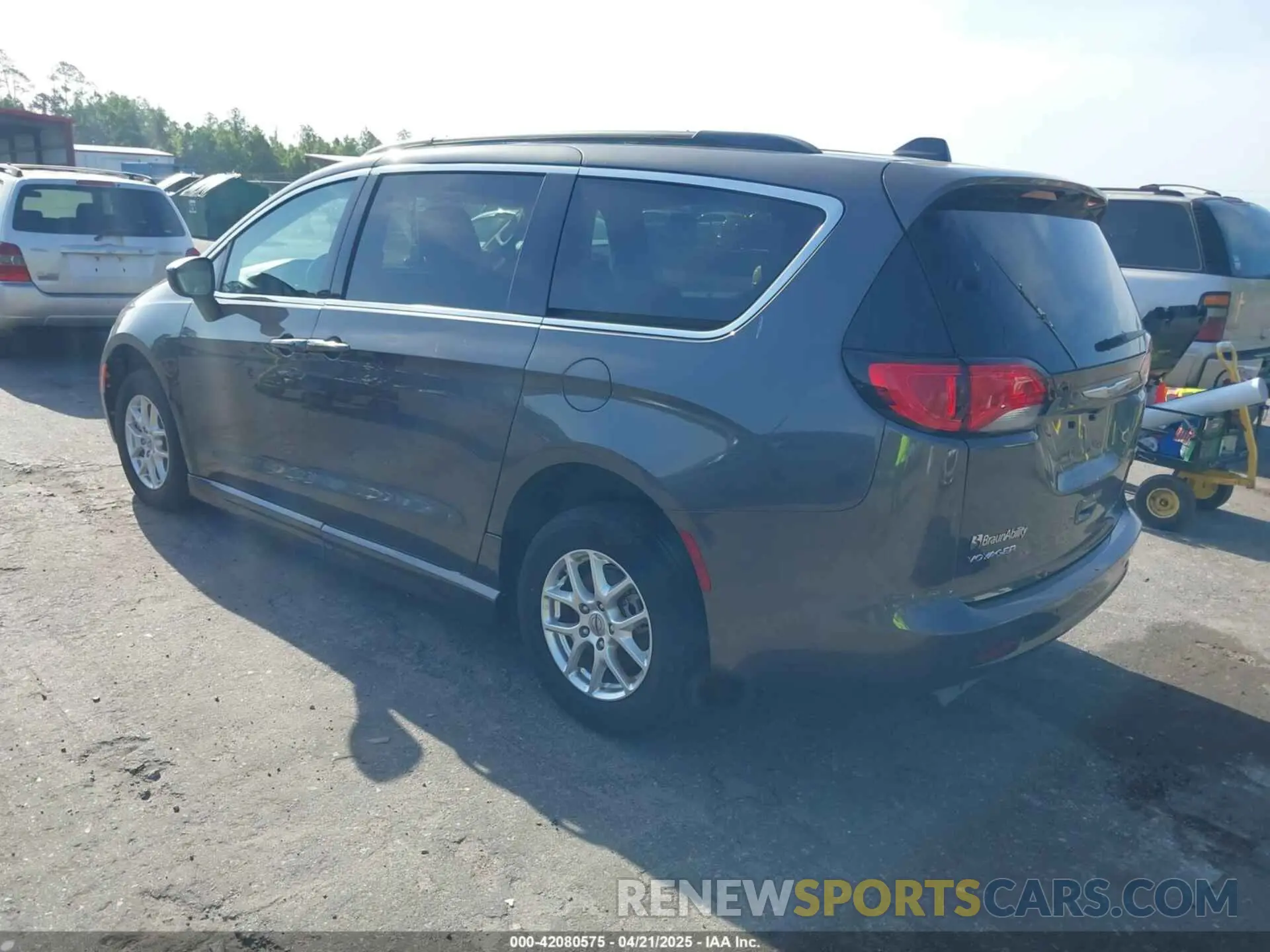 3 Photograph of a damaged car 2C4RC1DG3MR586863 CHRYSLER VOYAGER 2021