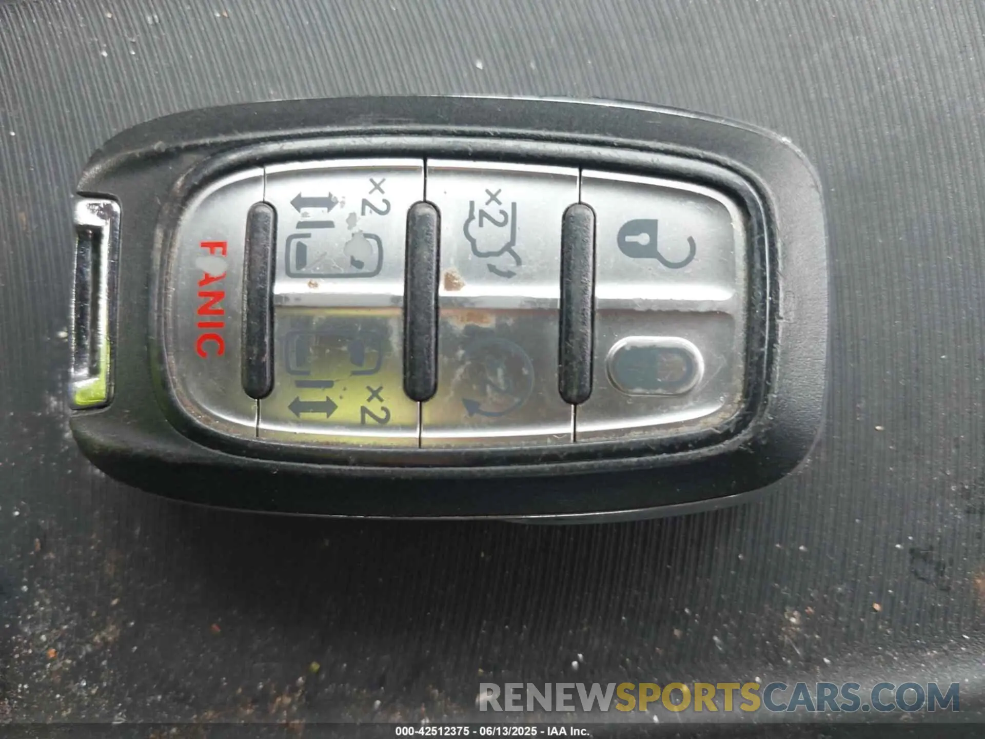 11 Photograph of a damaged car 2C4RC1DG4MR506681 CHRYSLER VOYAGER 2021