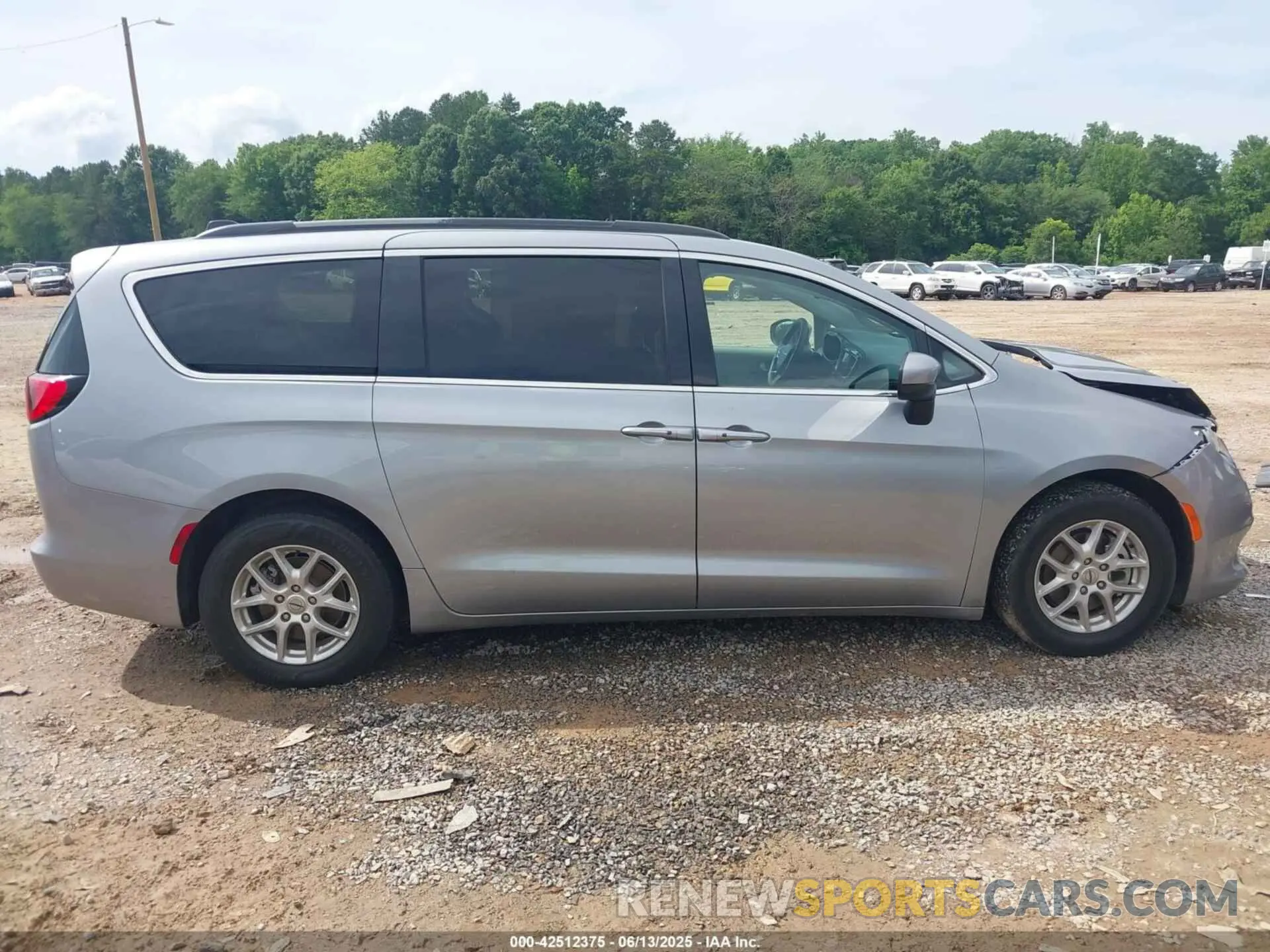 13 Photograph of a damaged car 2C4RC1DG4MR506681 CHRYSLER VOYAGER 2021