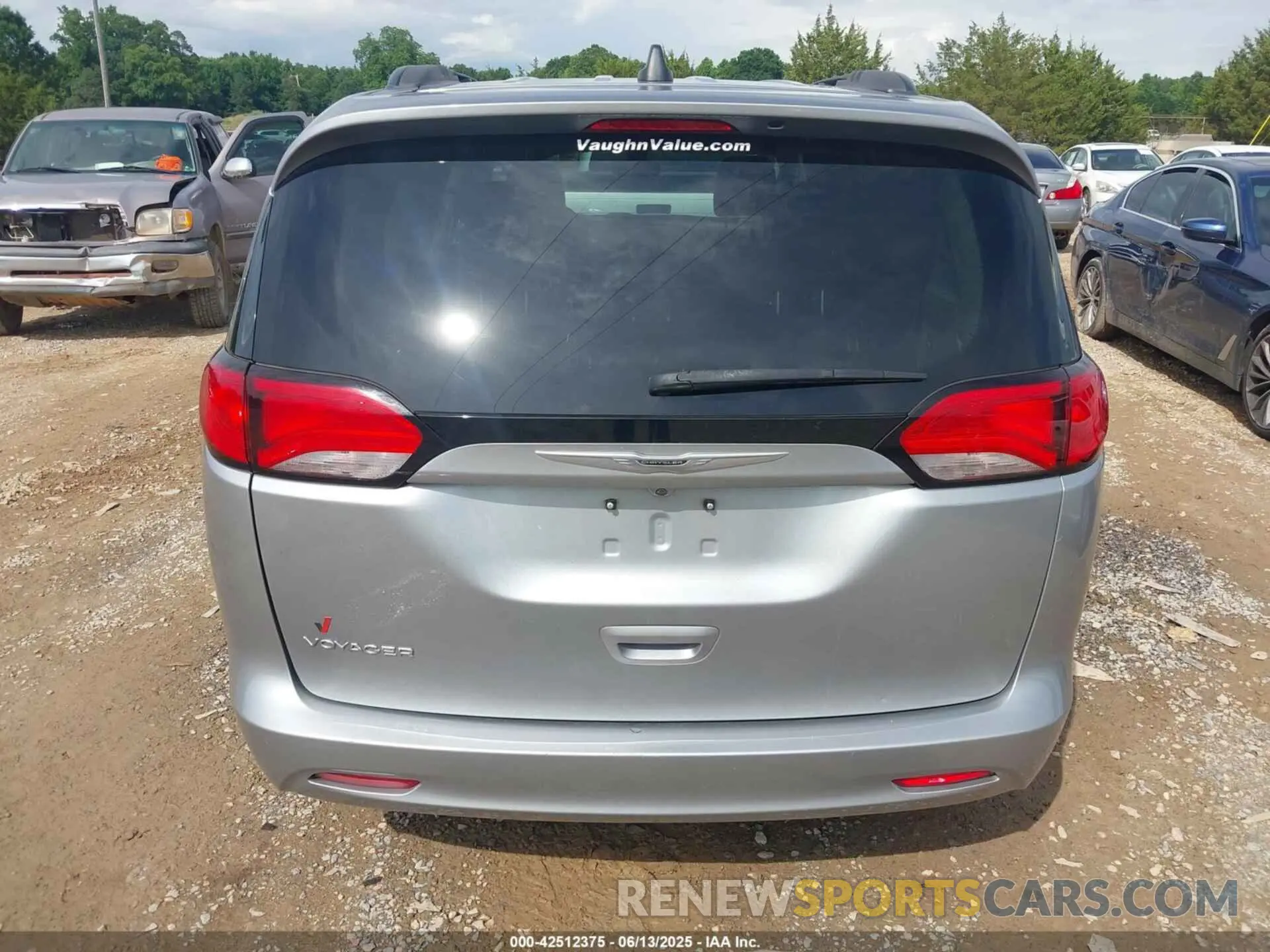 16 Photograph of a damaged car 2C4RC1DG4MR506681 CHRYSLER VOYAGER 2021