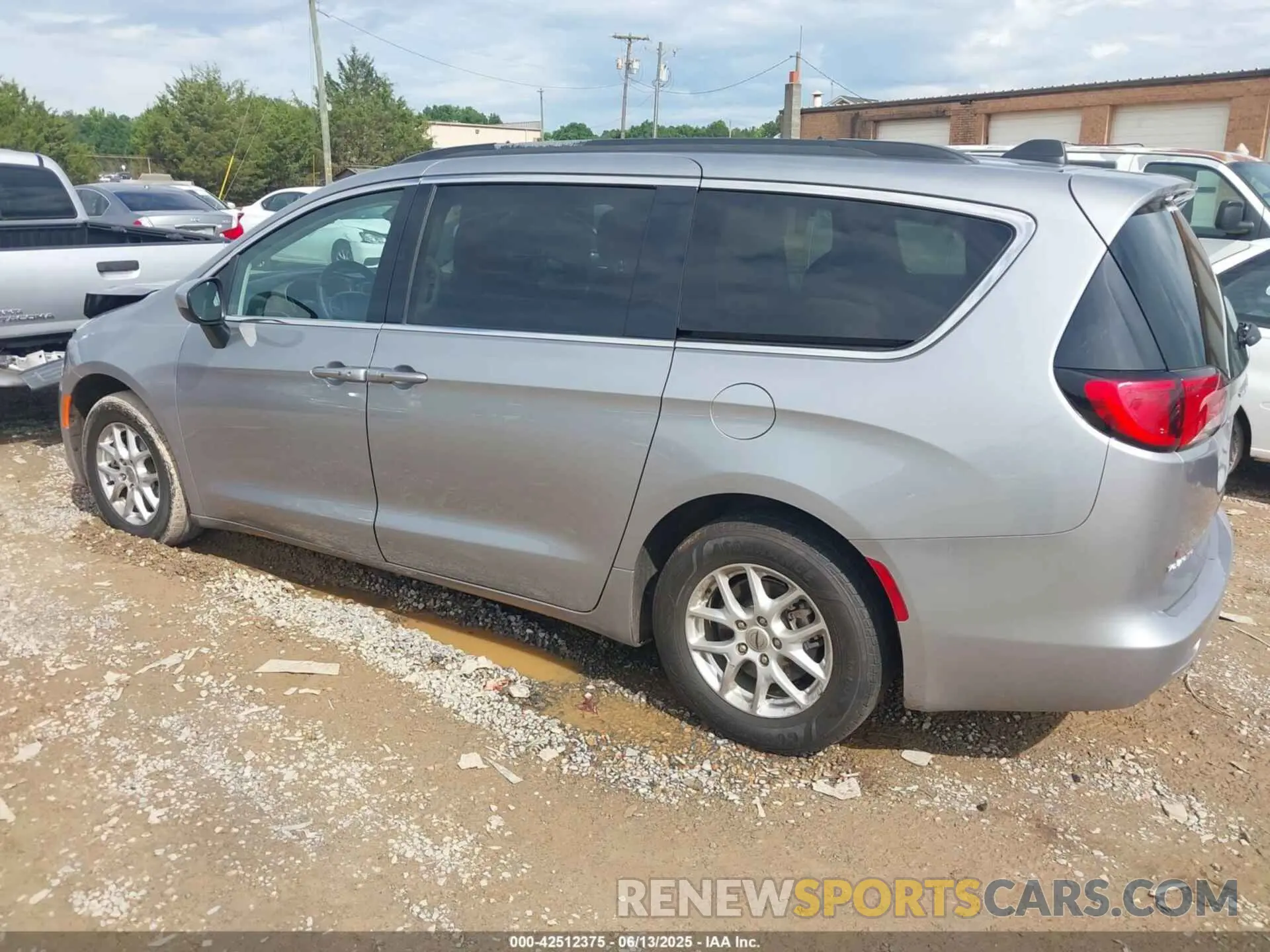 3 Photograph of a damaged car 2C4RC1DG4MR506681 CHRYSLER VOYAGER 2021