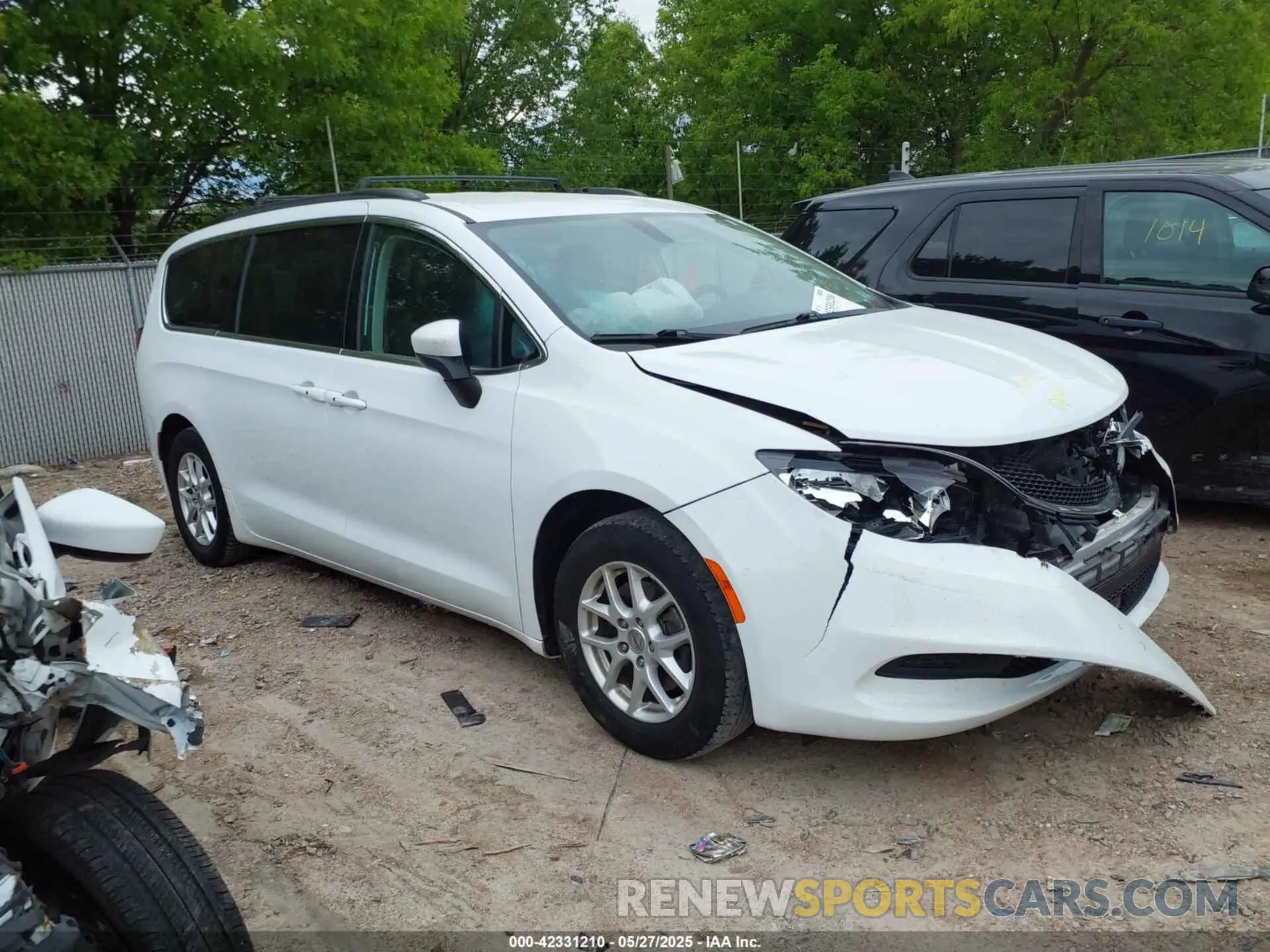 1 Photograph of a damaged car 2C4RC1DG5MR516345 CHRYSLER VOYAGER 2021