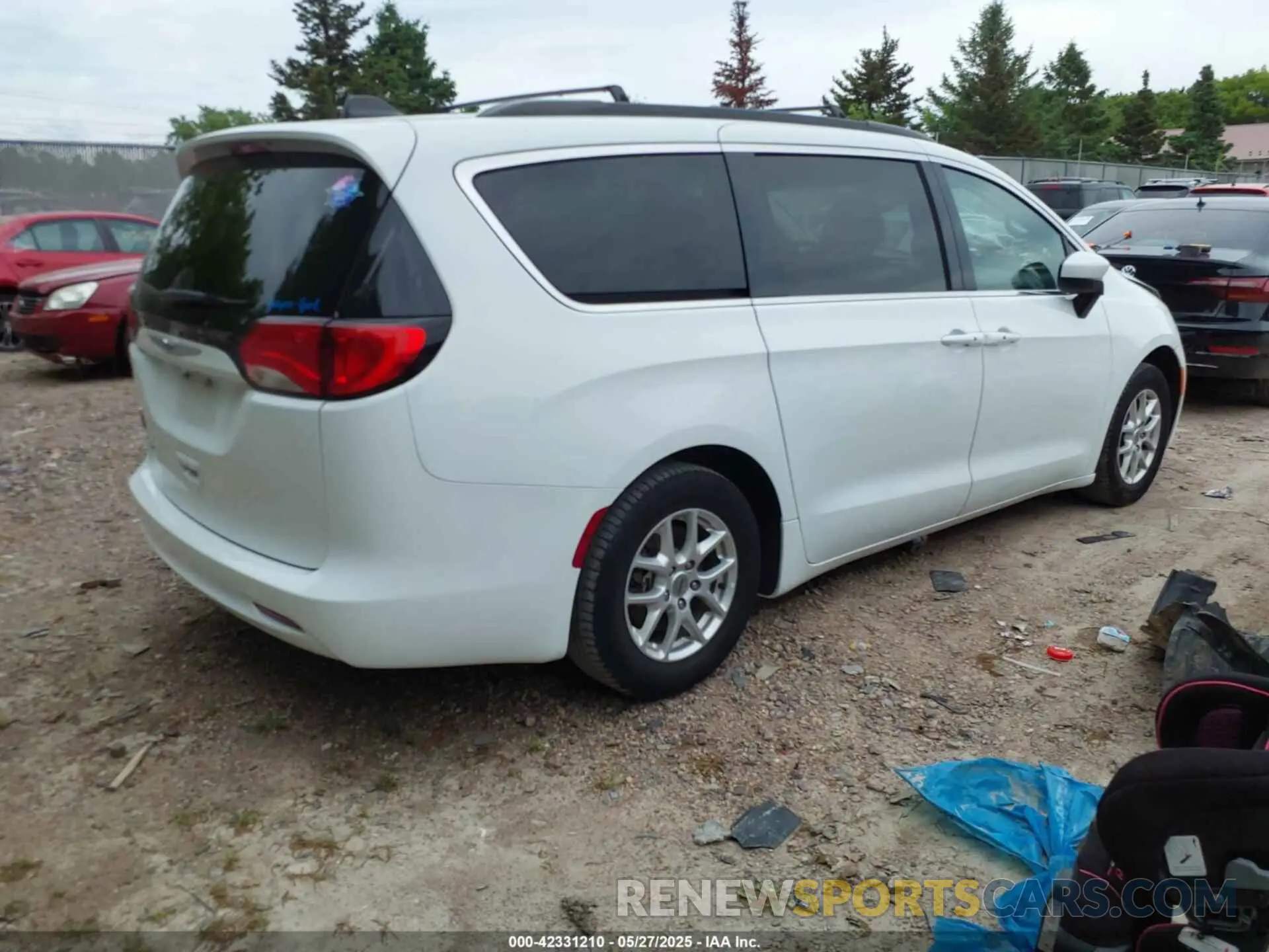 4 Photograph of a damaged car 2C4RC1DG5MR516345 CHRYSLER VOYAGER 2021