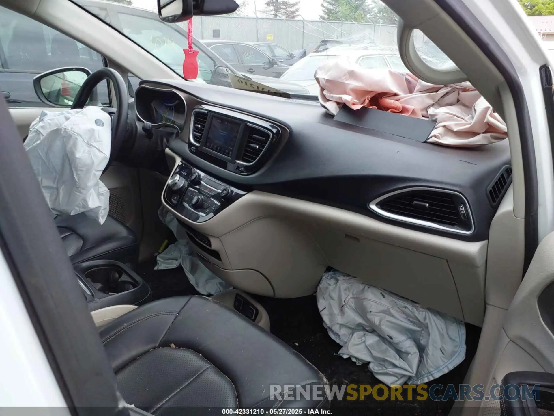 5 Photograph of a damaged car 2C4RC1DG5MR516345 CHRYSLER VOYAGER 2021