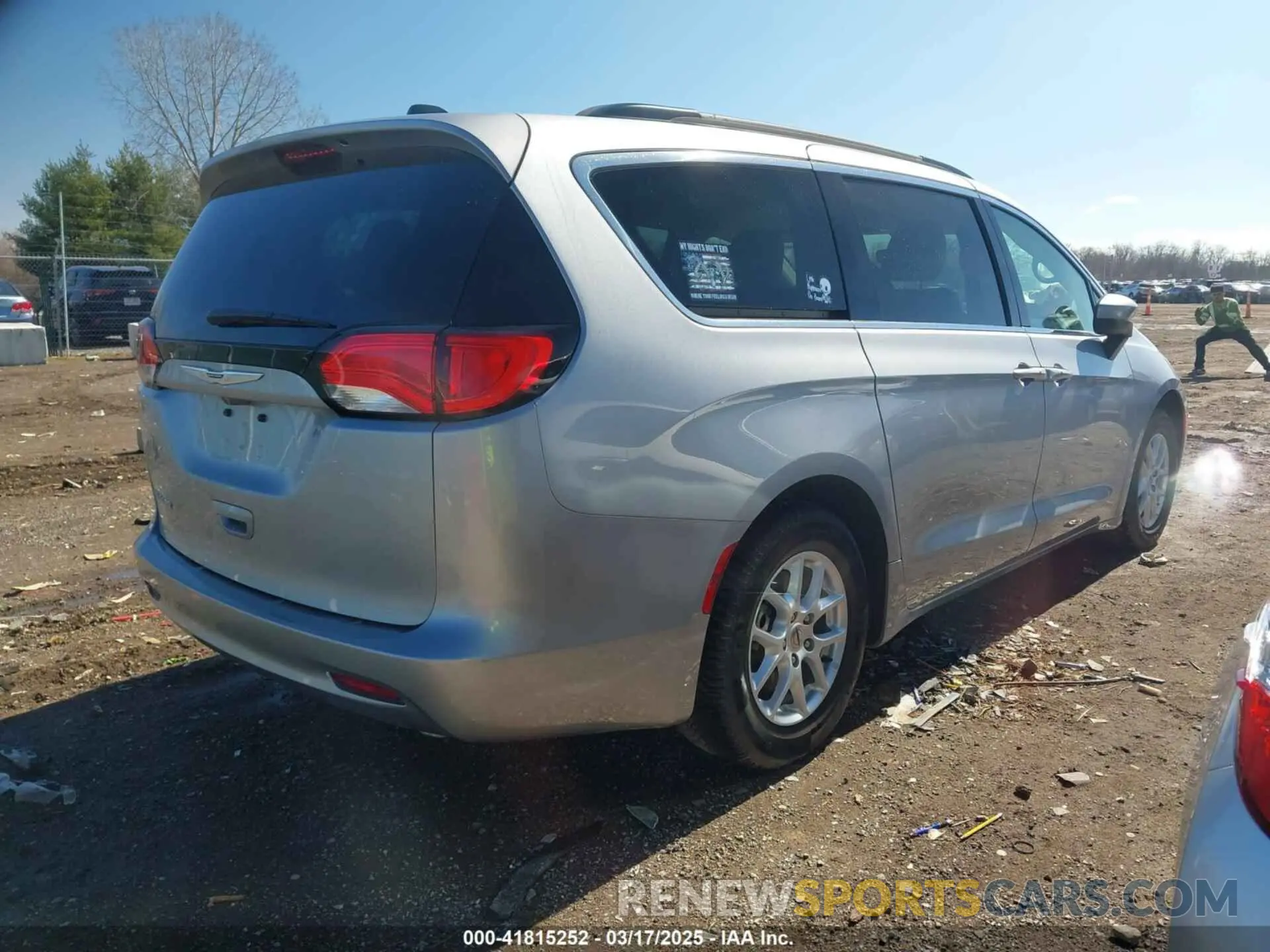 4 Photograph of a damaged car 2C4RC1DG5MR538328 CHRYSLER VOYAGER 2021