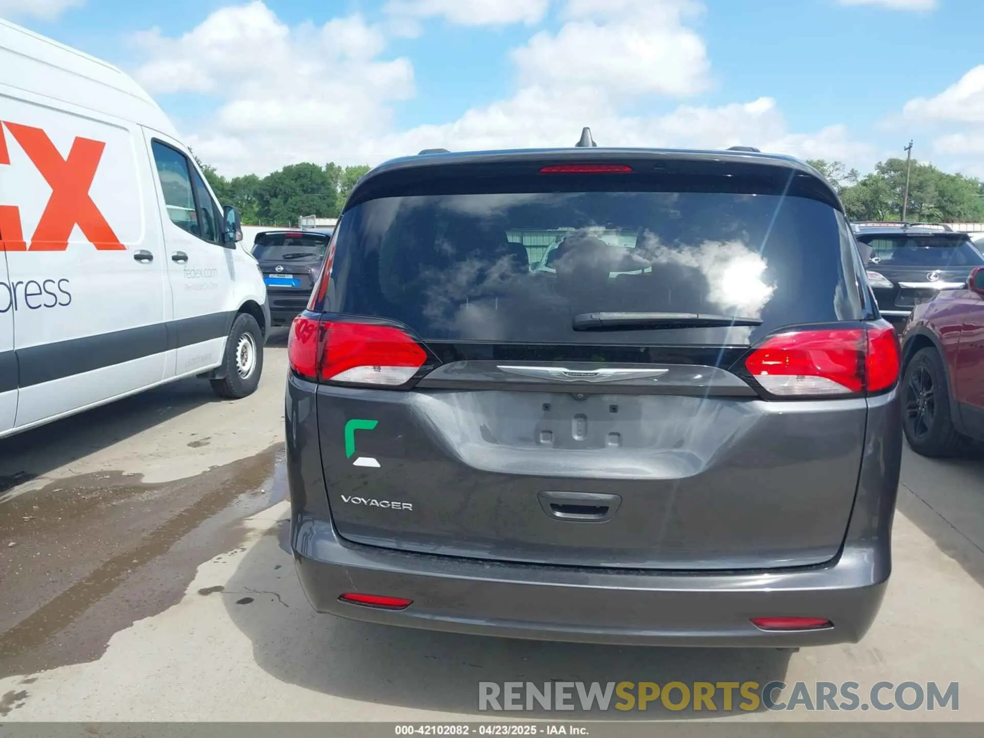 16 Photograph of a damaged car 2C4RC1DG6MR505614 CHRYSLER VOYAGER 2021