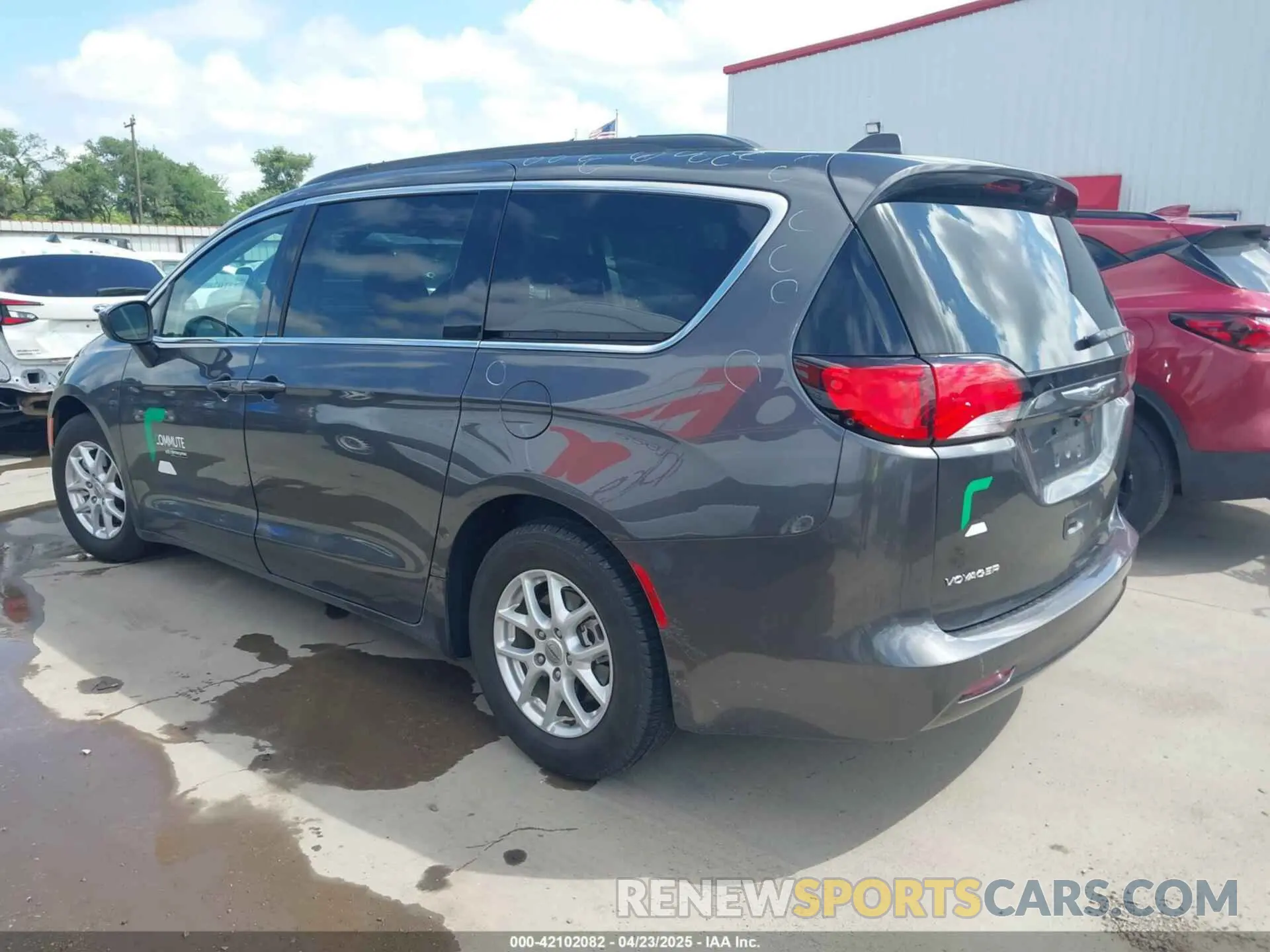 3 Photograph of a damaged car 2C4RC1DG6MR505614 CHRYSLER VOYAGER 2021