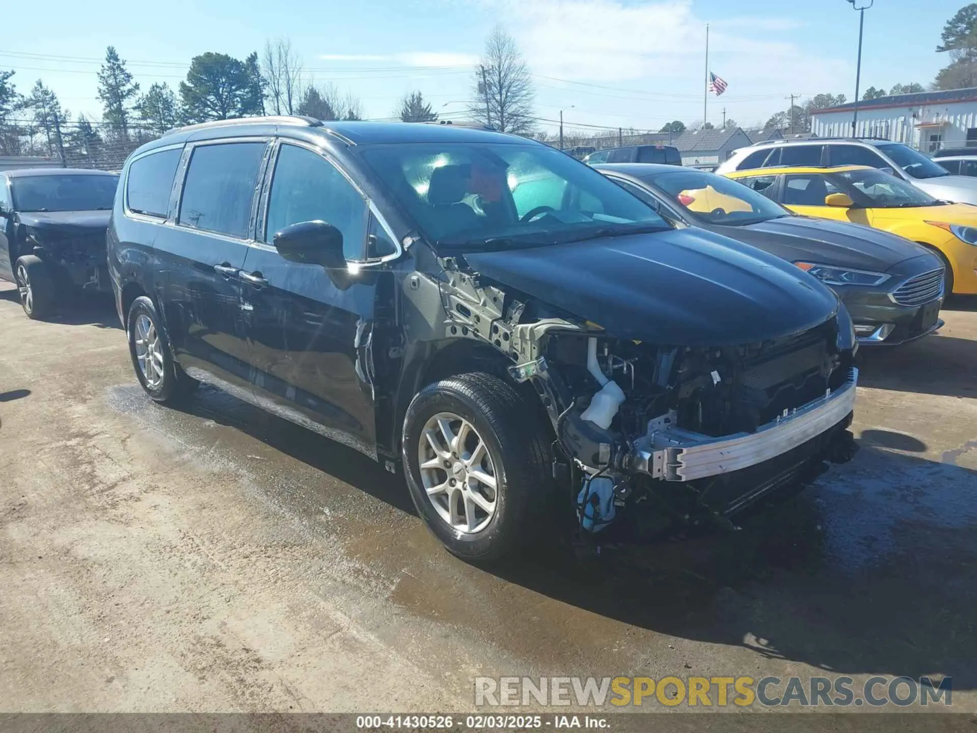 1 Photograph of a damaged car 2C4RC1DG6MR511767 CHRYSLER VOYAGER 2021