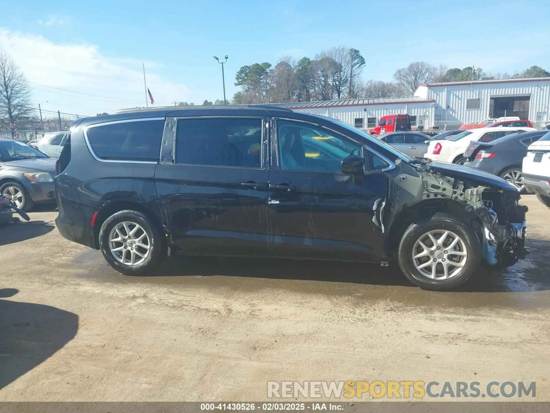 14 Photograph of a damaged car 2C4RC1DG6MR511767 CHRYSLER VOYAGER 2021