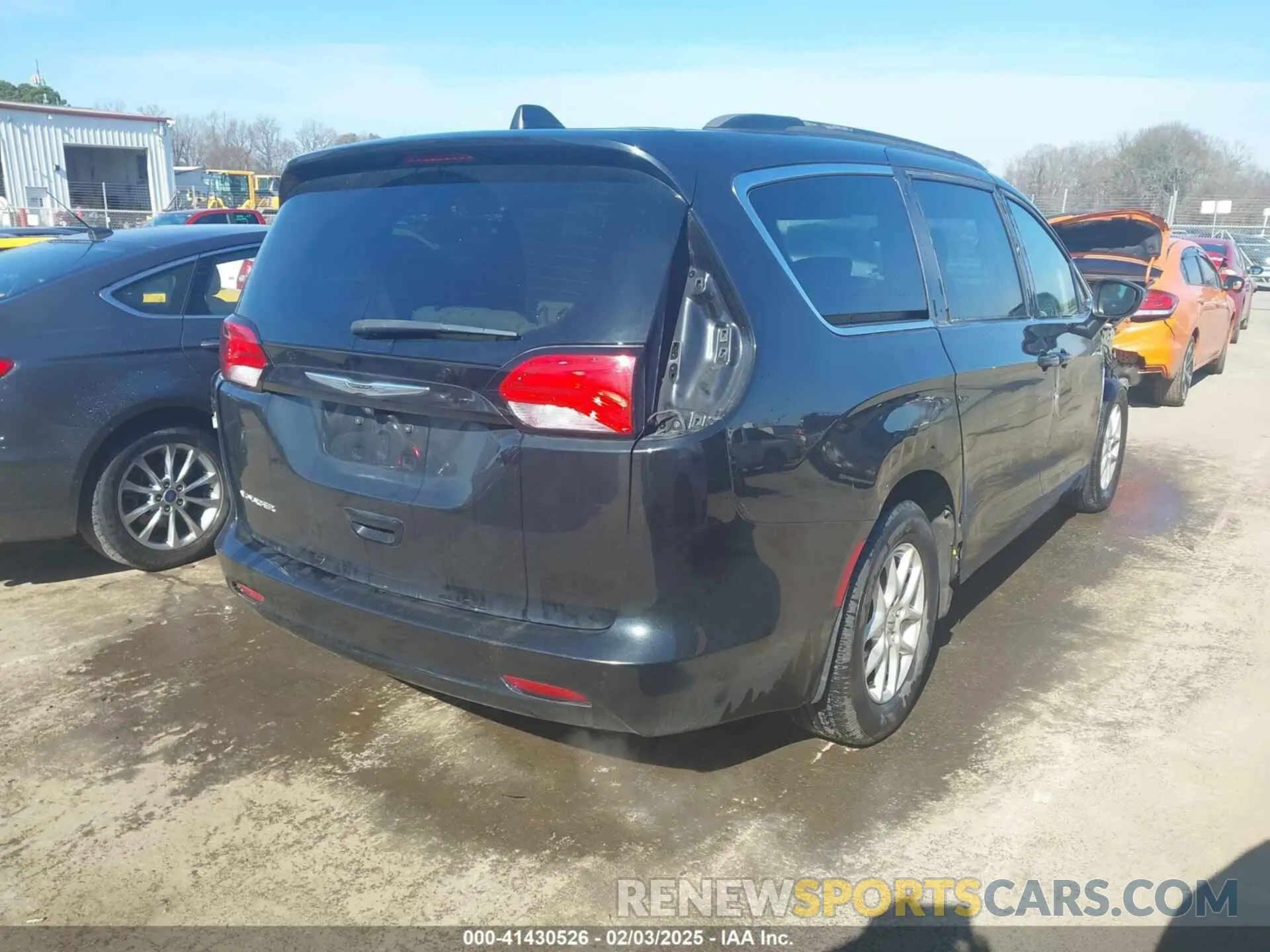 4 Photograph of a damaged car 2C4RC1DG6MR511767 CHRYSLER VOYAGER 2021